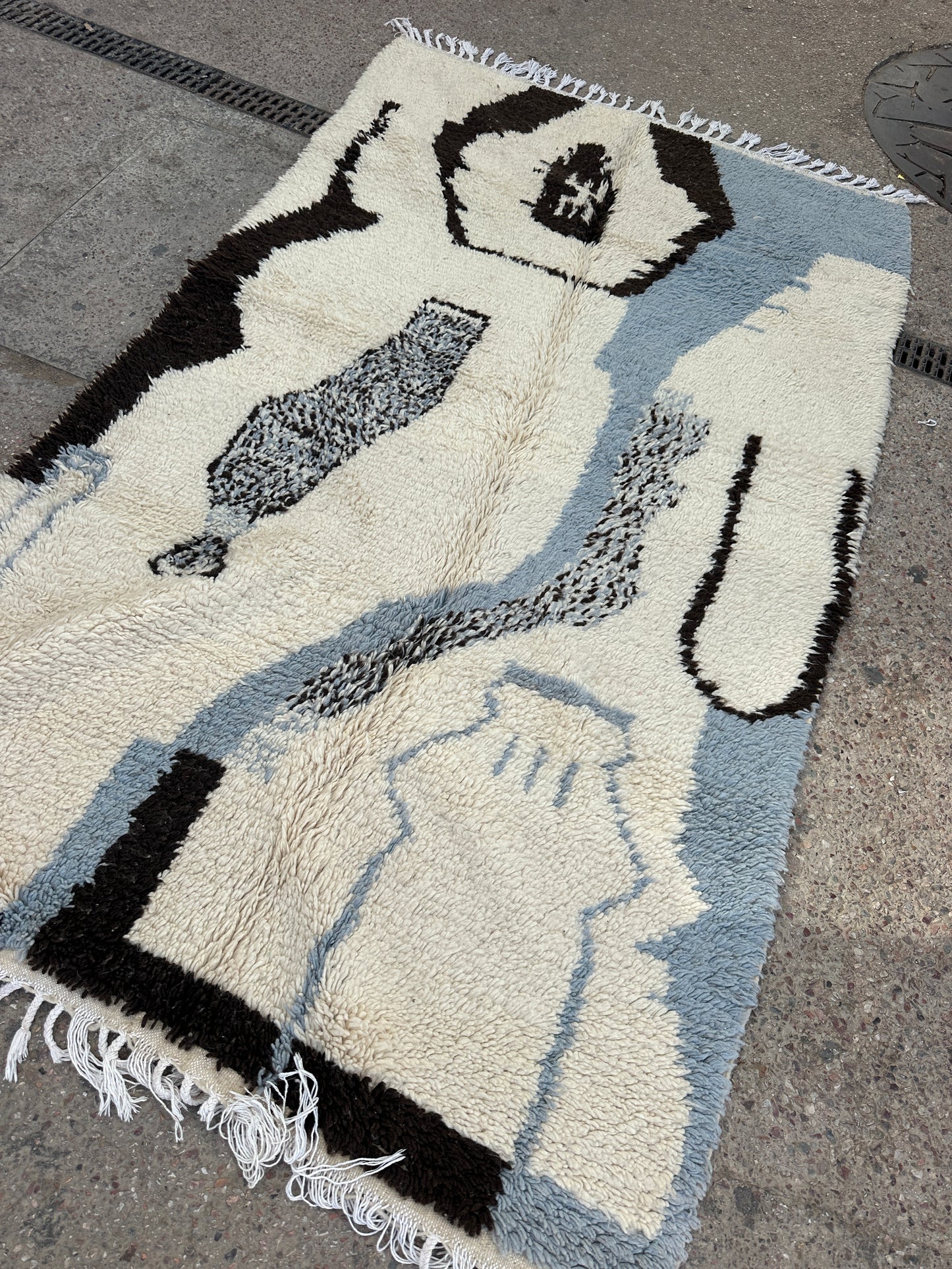 Handmade Azilal Rug, size 250 x 150 cm || 8.2 x 4.92 ft