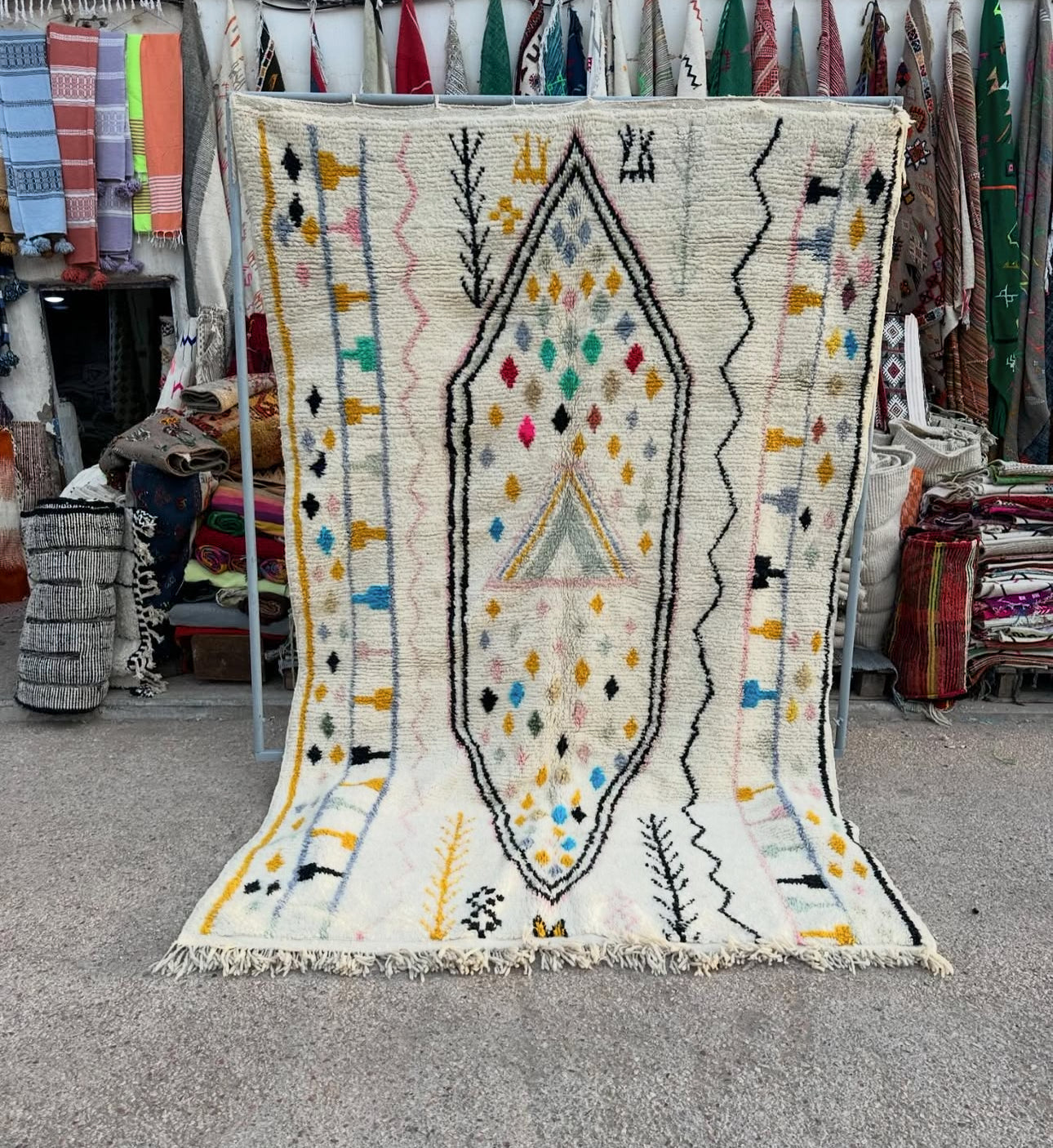 Azilal Rug, size 300 x 200 cm || 9.84 x 6.56 ft