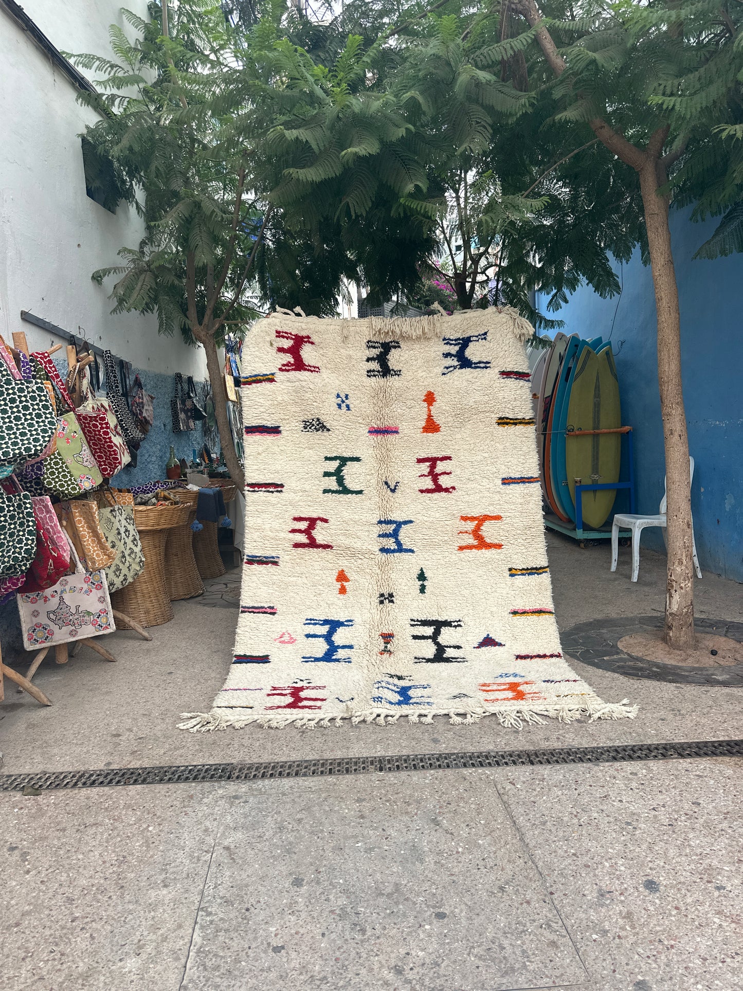 Handmade Beni Ouarain, size 250 x 150 cm || 8.2 x 4.92 ft