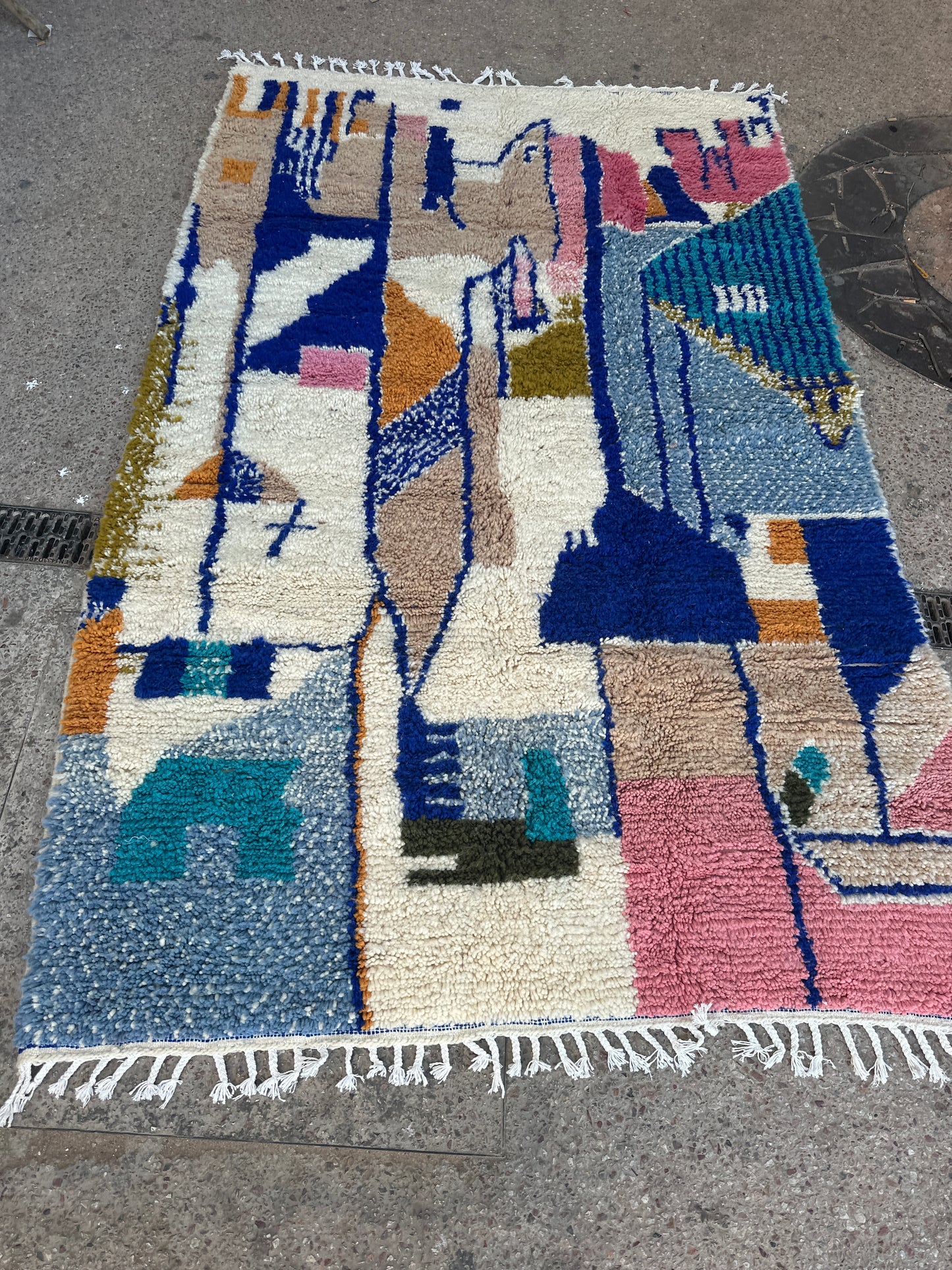 Handmade Beni Ouarain, size 250 x 150 cm || 8.2 x 4.92 ft