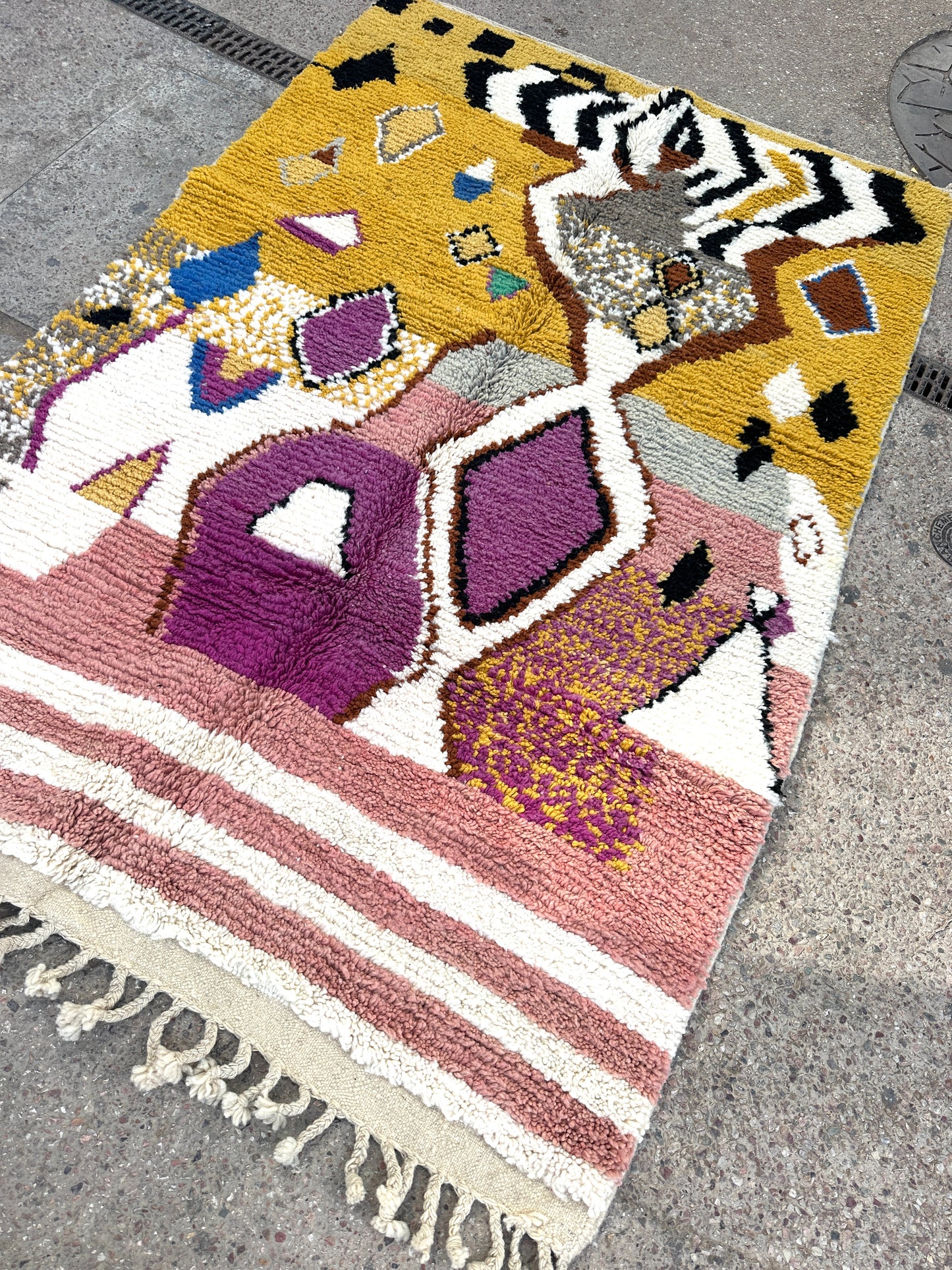 Handmade Beni Ouarain, size 250 x 150 cm || 8.2 x 4.92 ft