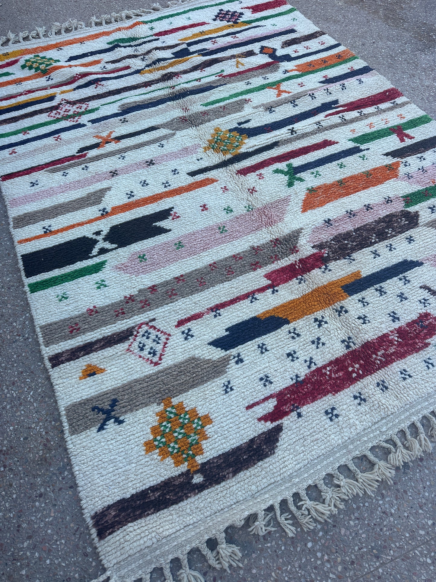 Azilal Rug, size 300 x 200 cm || 9.84 x 6.56 ft