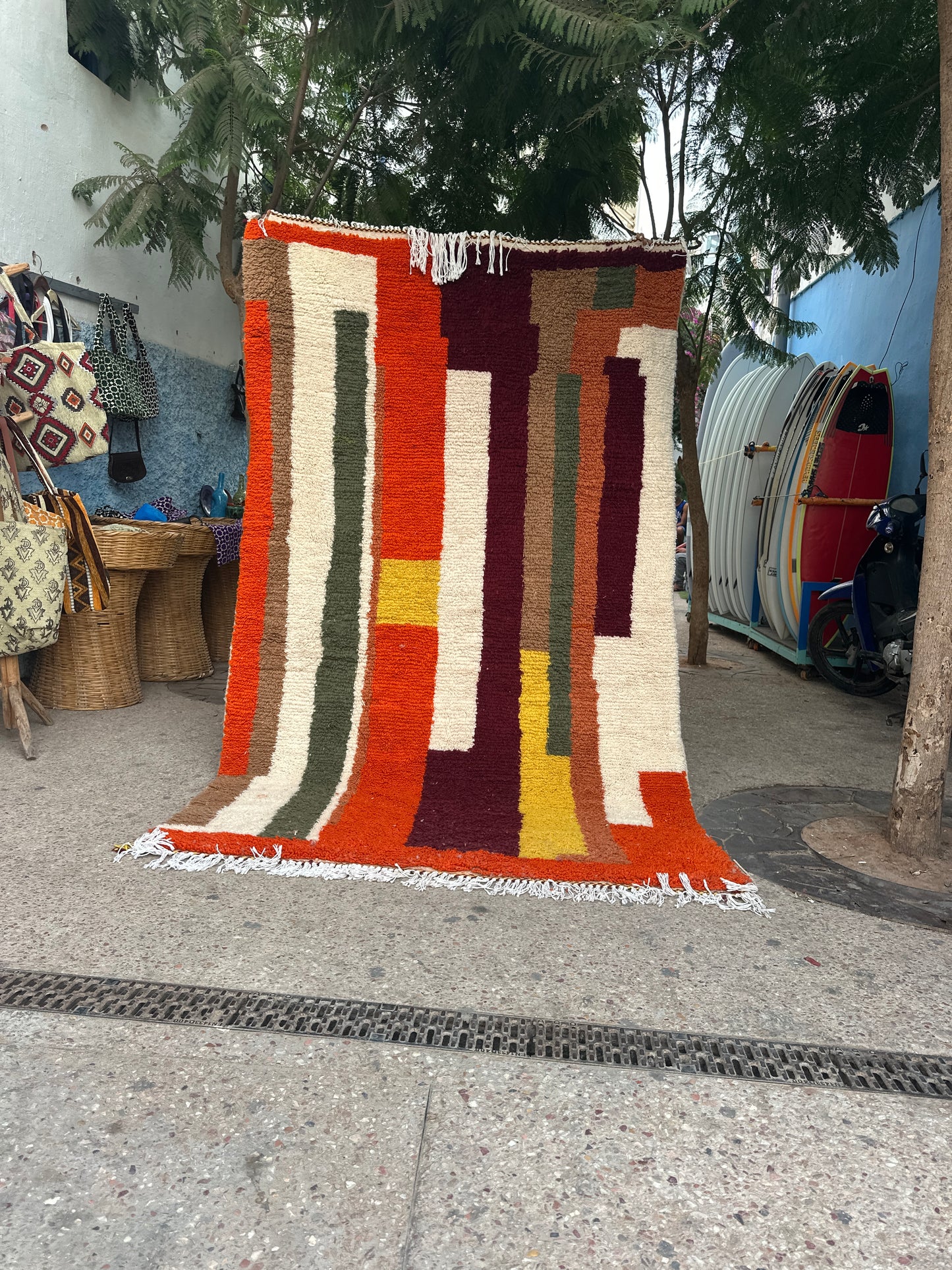 Handmade Azilal Rug, size 250 x 150 cm || 8.2 x 4.92 ft
