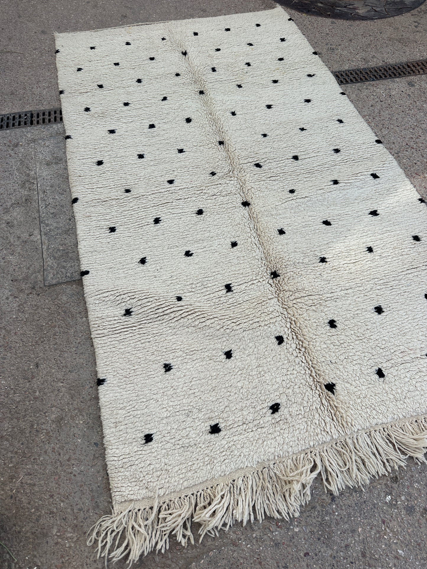 Handmade Beni Ouarain, size 250 x 150 cm || 8.2 x 4.92 ft