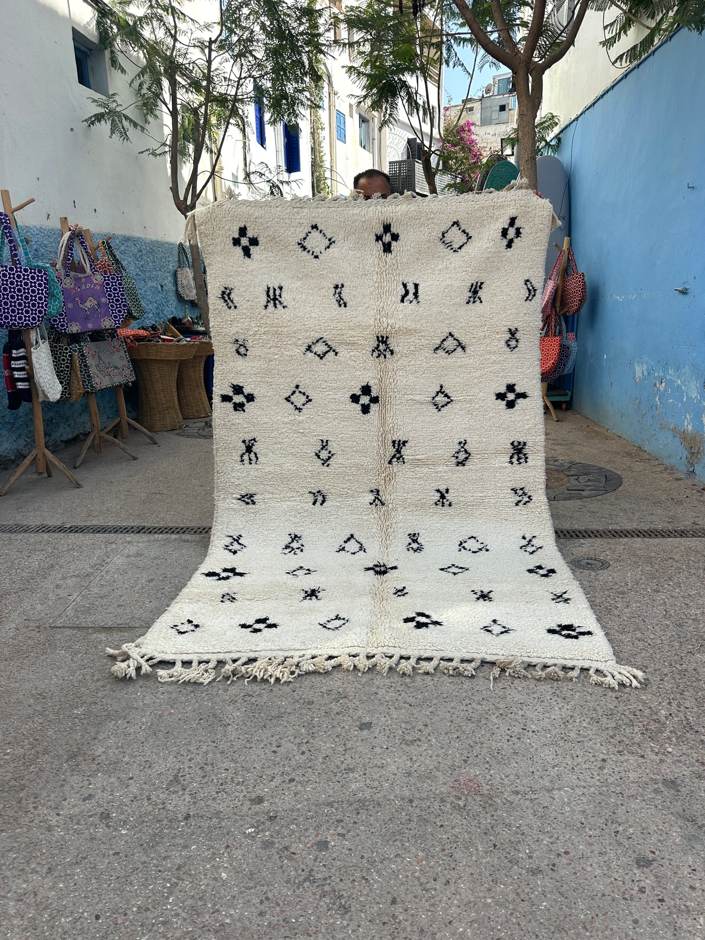 Handmade Beni Ouarain, size 250 x 150 cm || 8.2 x 4.92 ft