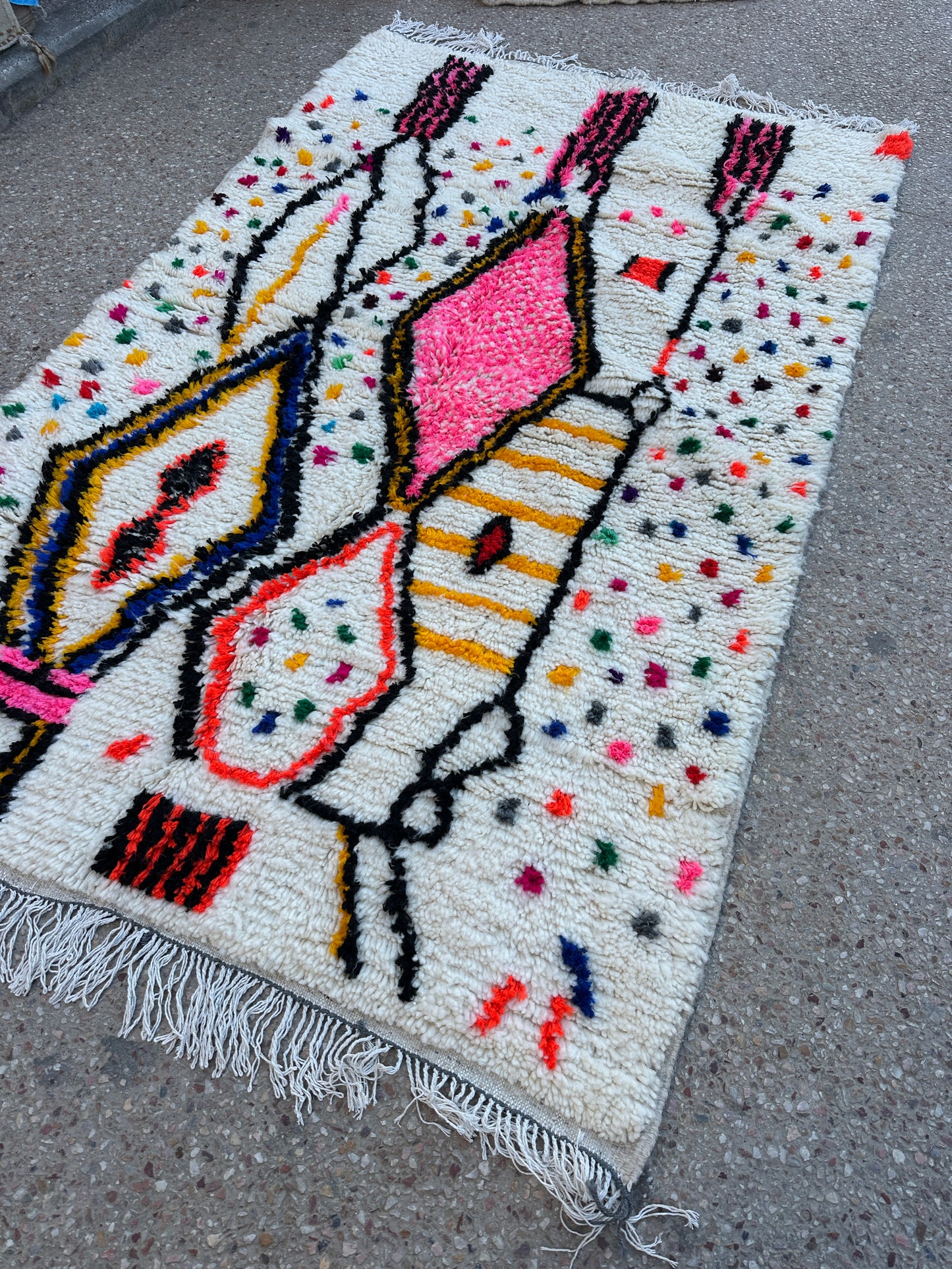 Handmade Azilal Rug, size 250 x 150 cm || 8.2 x 4.92 ft
