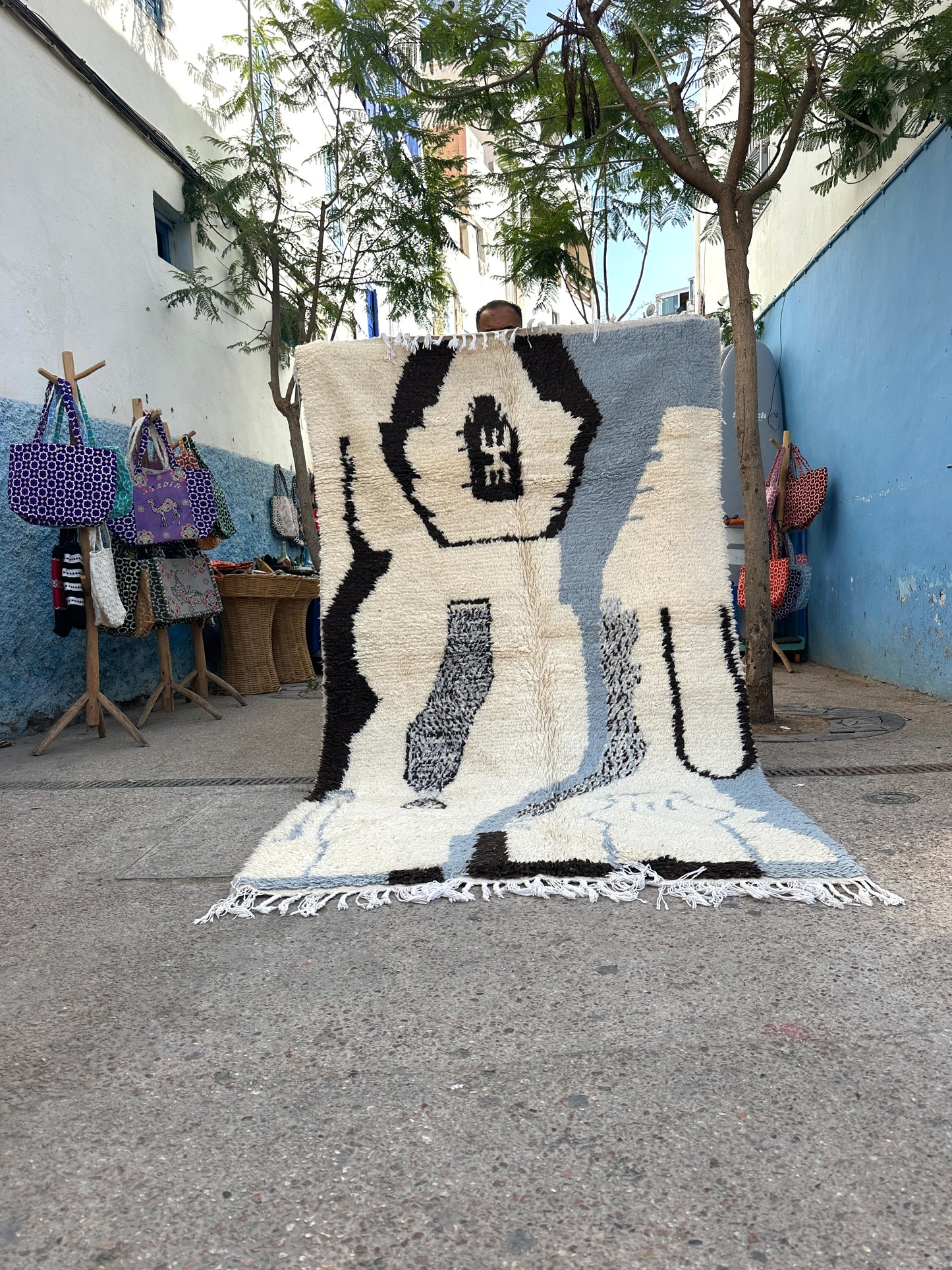 Handmade Azilal Rug, size 250 x 150 cm || 8.2 x 4.92 ft