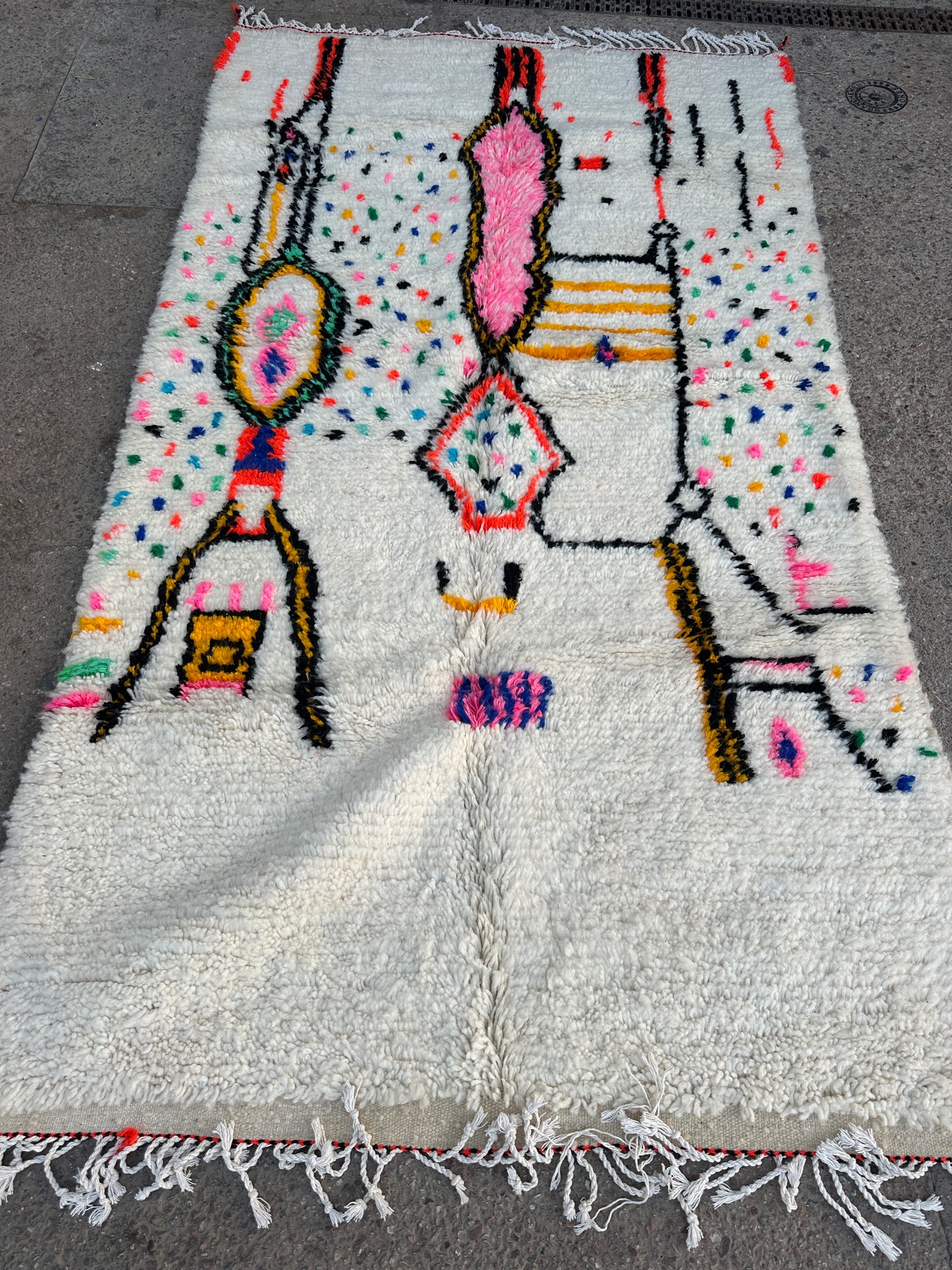 Handmade Azilal Rug, size 250 x 150 cm || 8.2 x 4.92 ft
