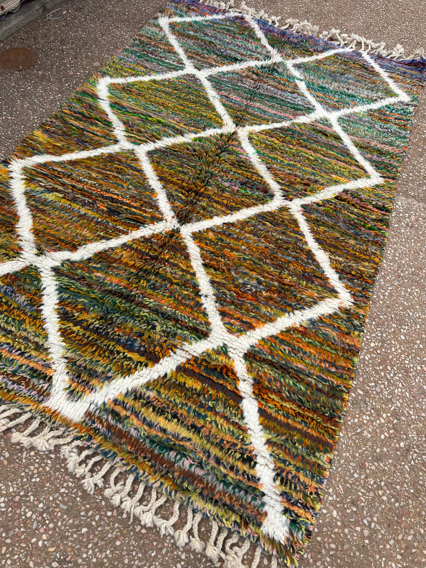 Handmade Azilal Rug, size 250 x 150 cm || 8.2 x 4.92 ft