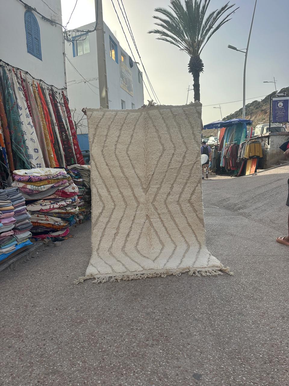 Handmade Beni Ouarain, size 250 x 150 cm || 8.2 x 4.92 ft