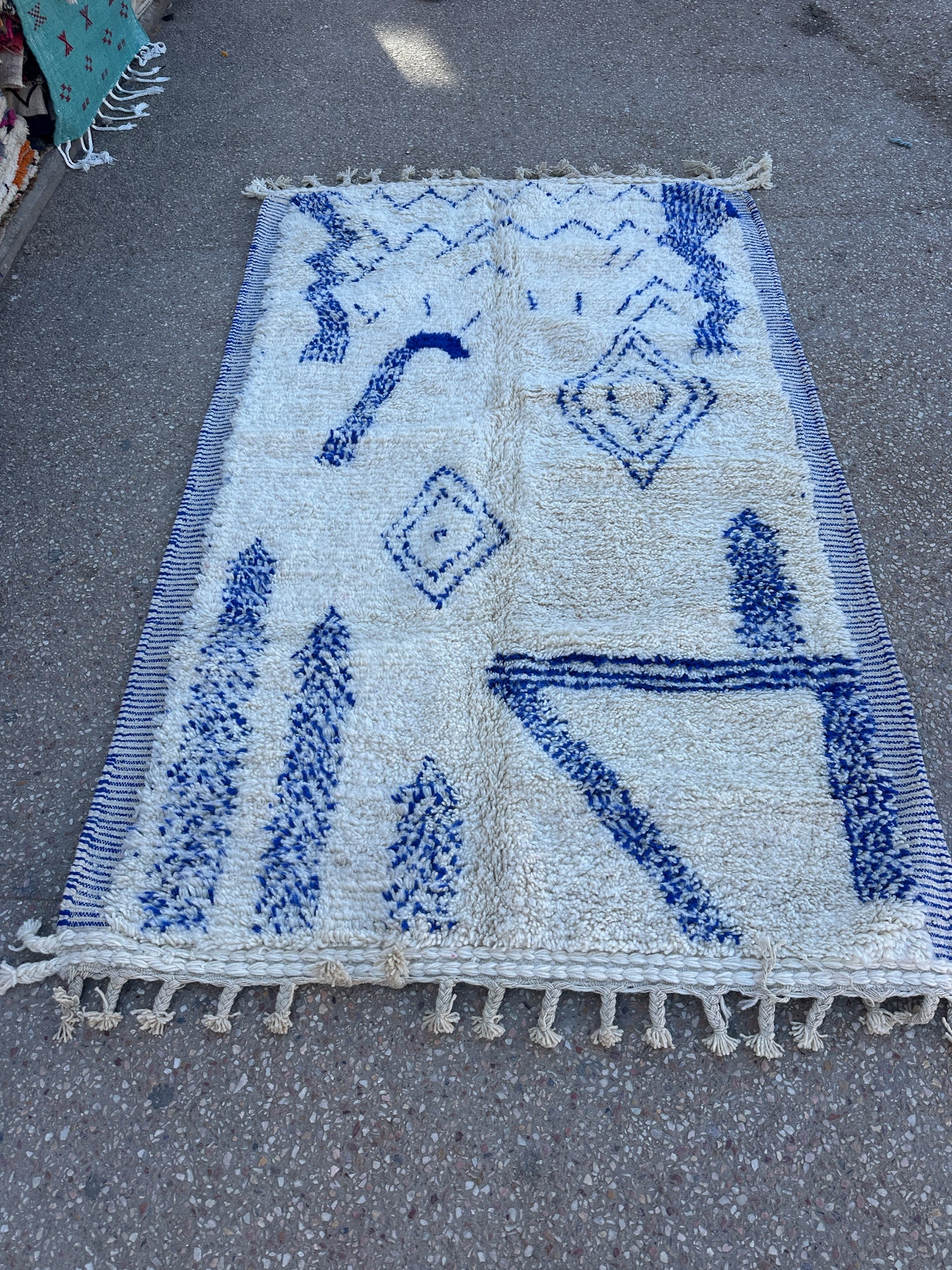 Beni Ouarain Rug size 250 x 150 cm || 8.2 x 4.92 ft