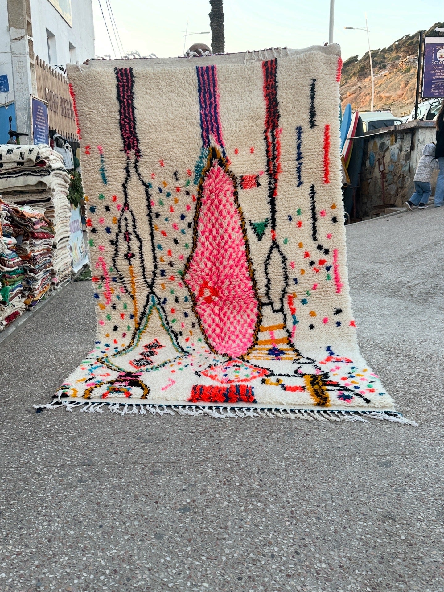 Handmade Azilal Rug, size 250 x 150 cm || 8.2 x 4.92 ft