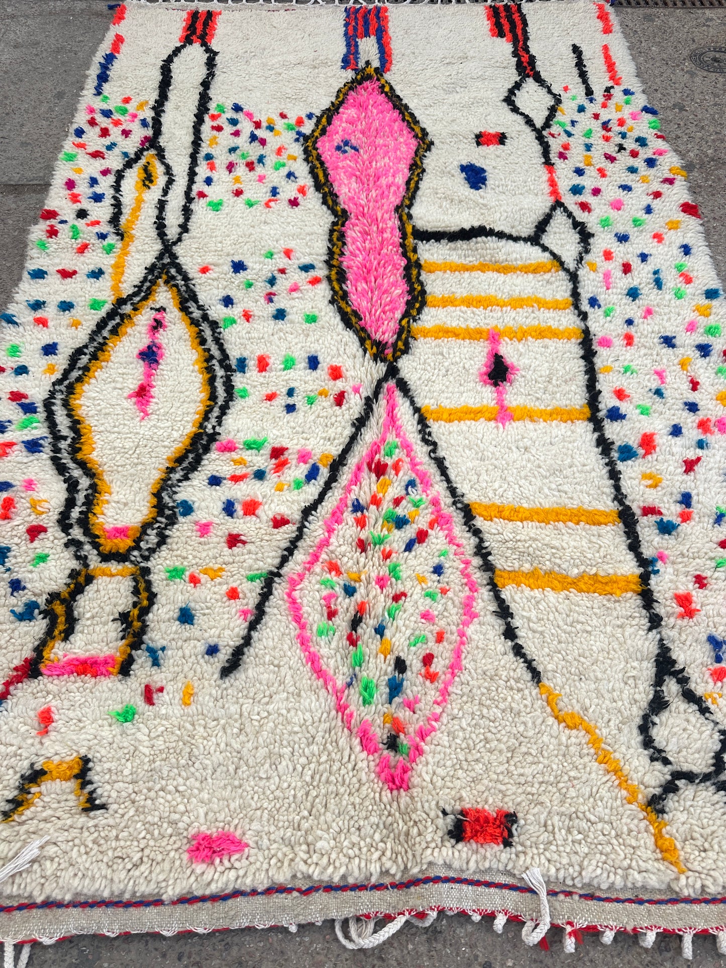 Handmade Azilal Rug, size 250 x 150 cm || 8.2 x 4.92 ft
