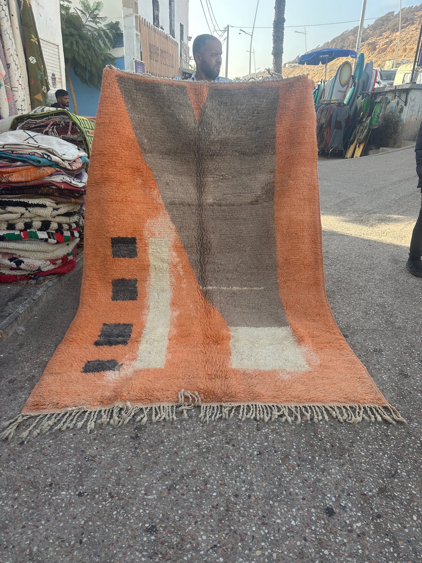Handmade Azilal Rug, size 250 x 150 cm || 8.2 x 4.92 ft