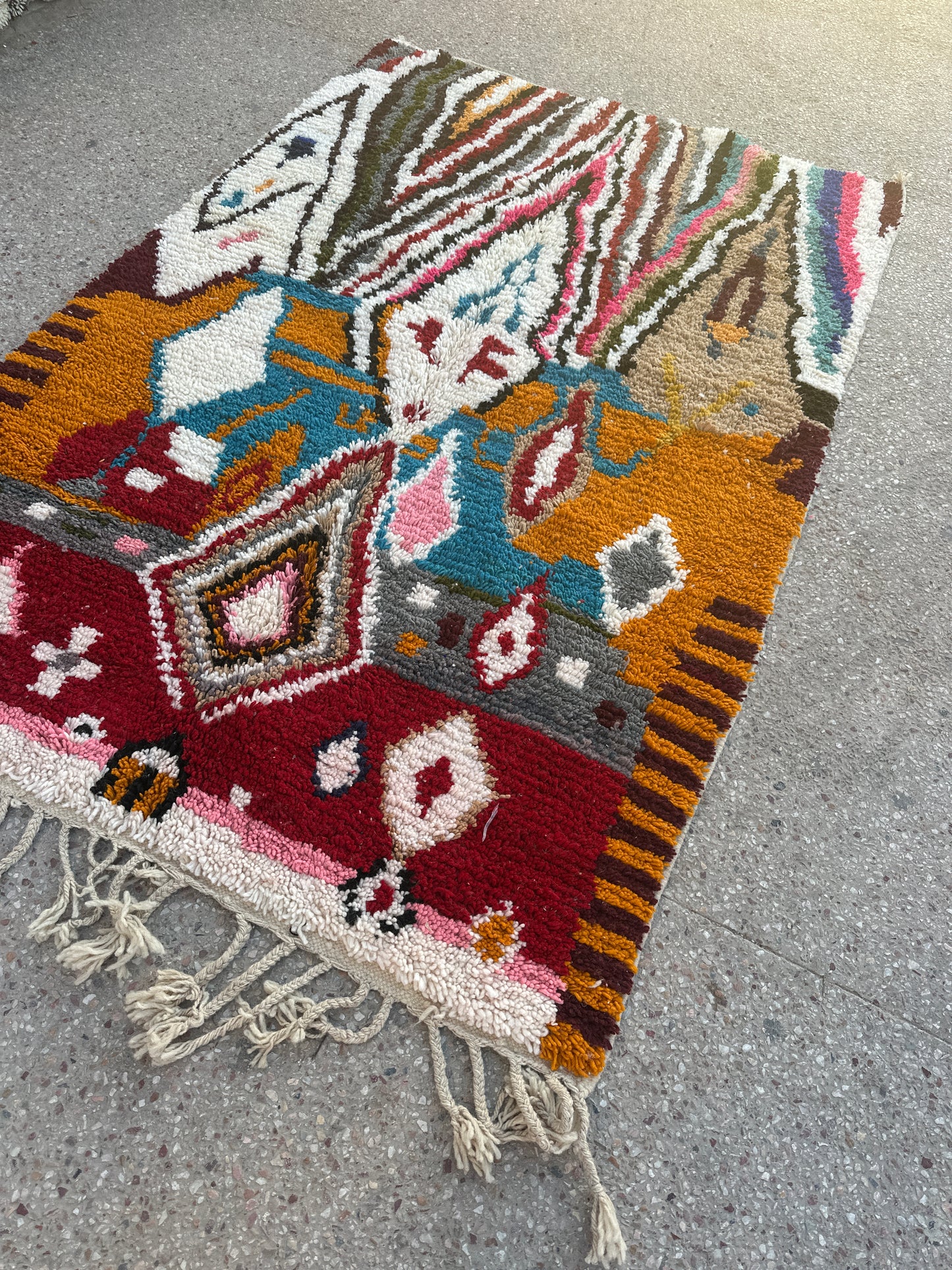 Handmade Azilal Rug, size 250 x 150 cm || 8.2 x 4.92 ft