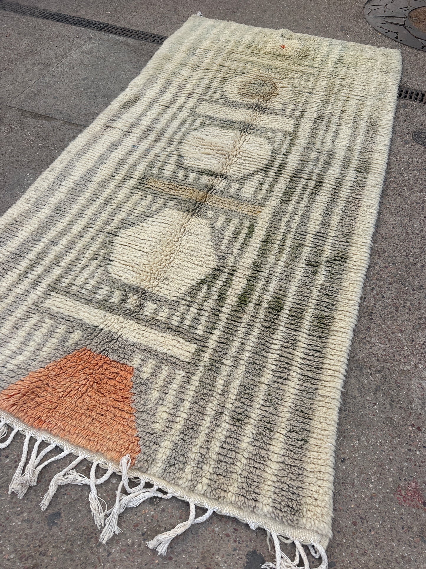 Handmade Beni Ouarain, size 250 x 150 cm || 8.2 x 4.92 ft