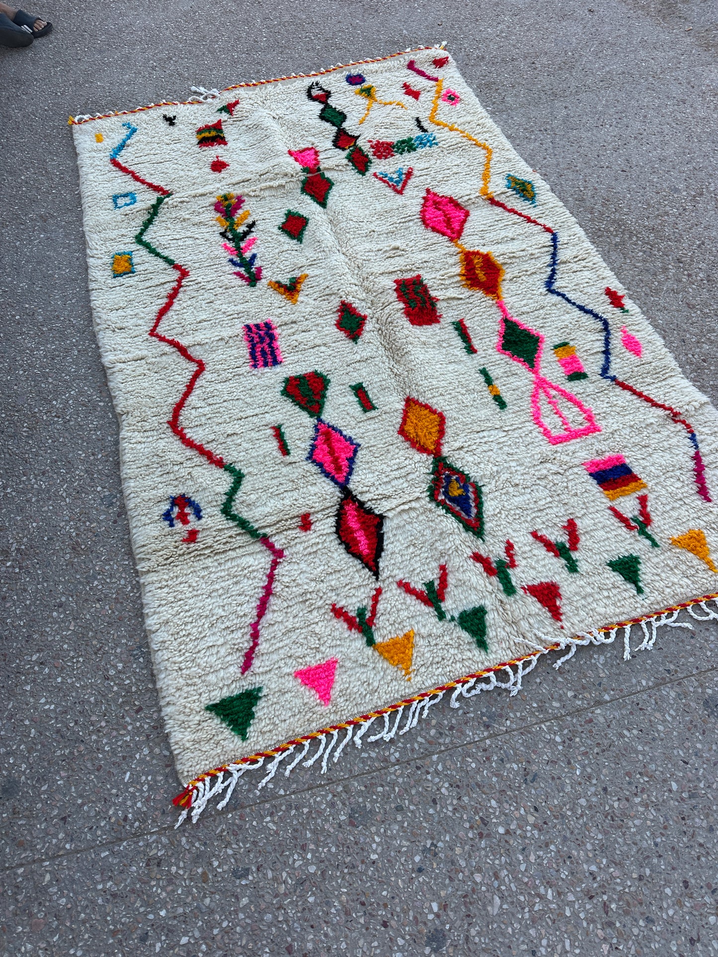 Handmade Azilal Rug, size 250 x 150 cm || 8.2 x 4.92 ft