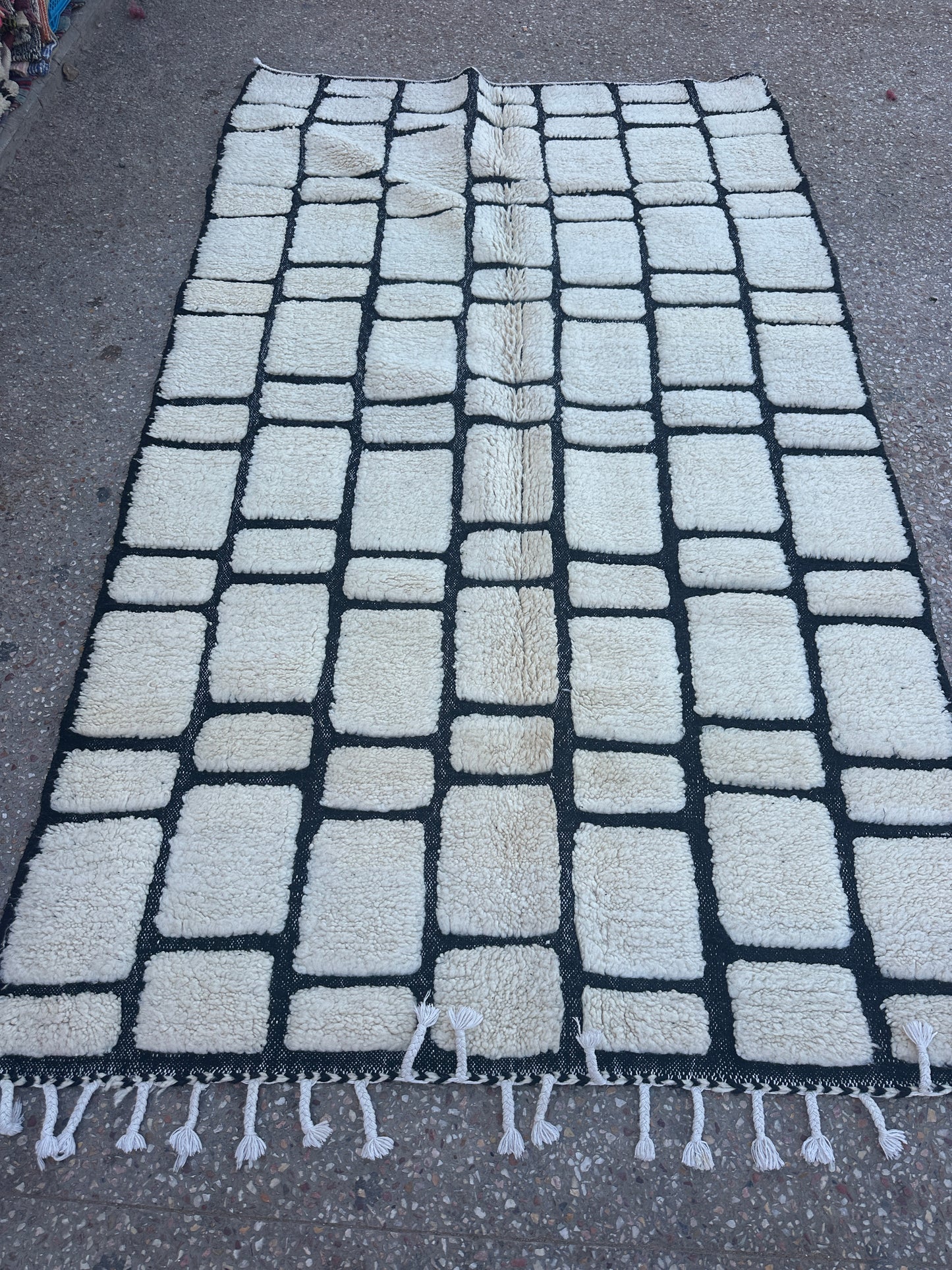 Beni Ouarain Rug size 250 x 150 cm || 8.2 x 4.92 ft