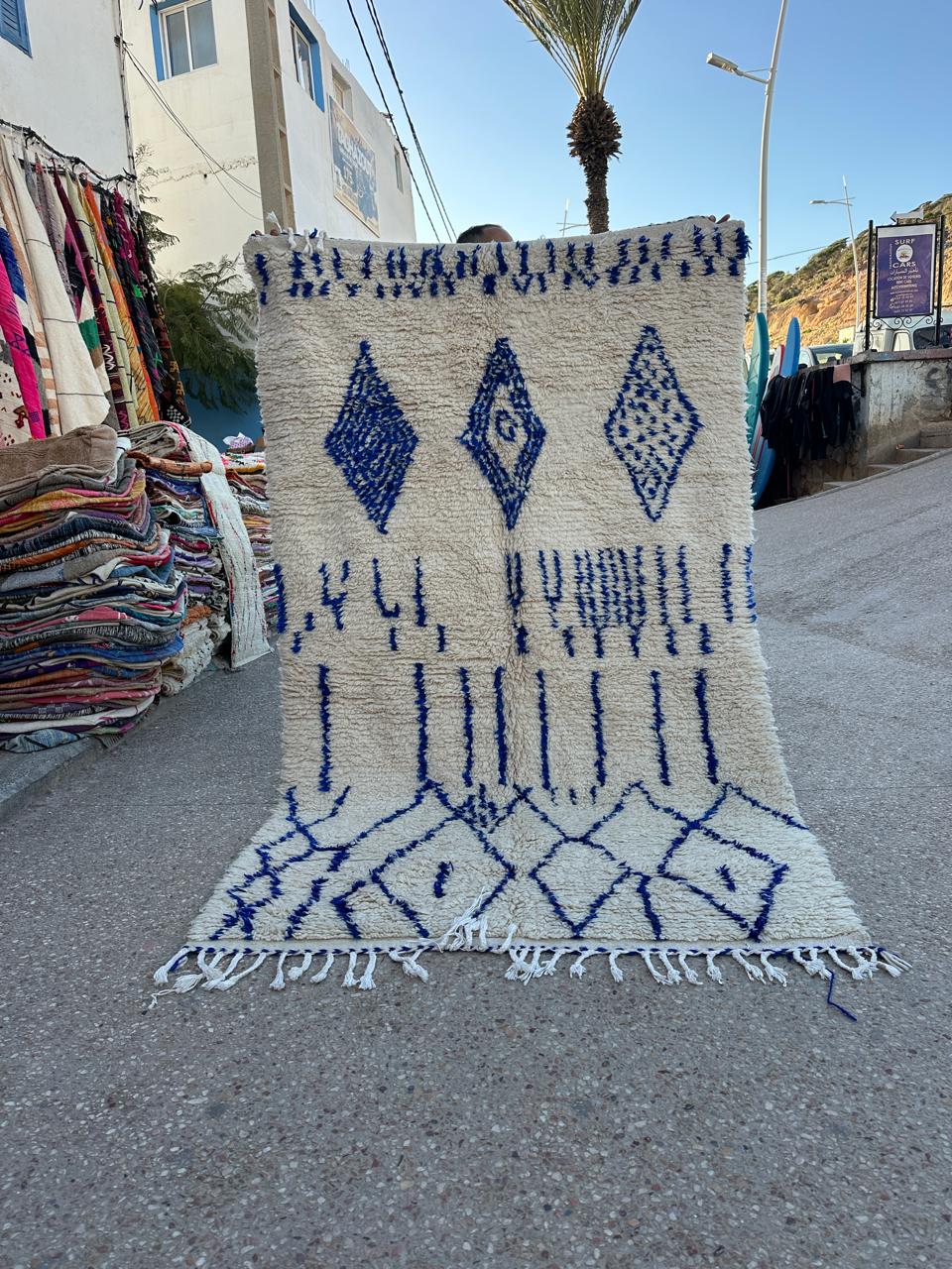 Handmade Azilal Rug, size 250 x 150 cm || 8.2 x 4.92 ft