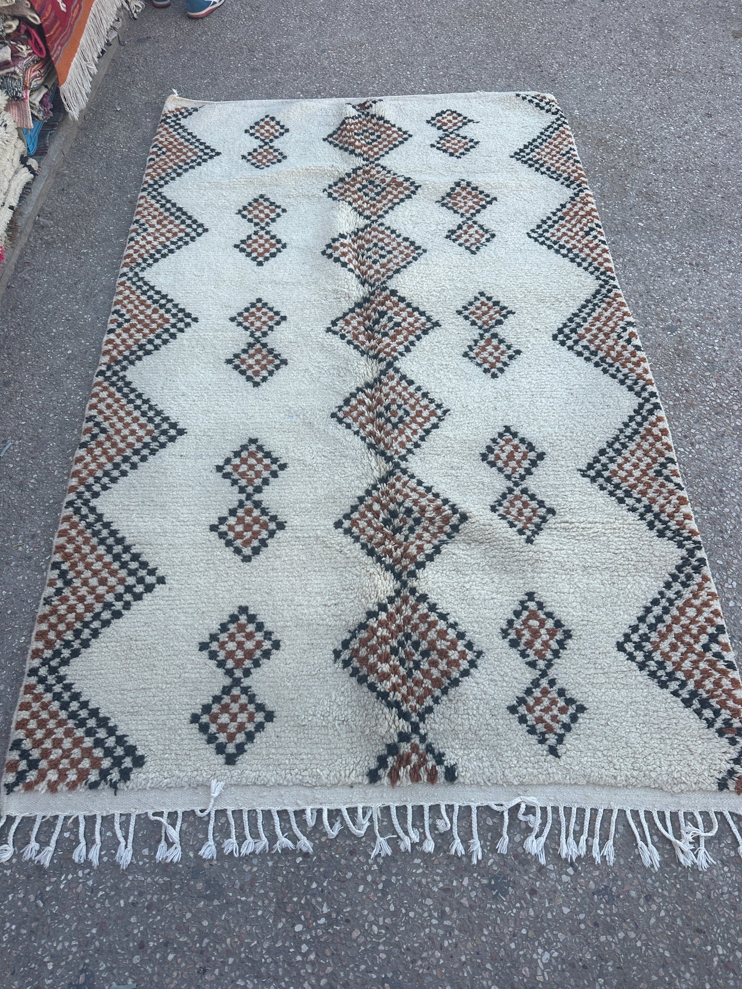 Beni Ouarain Rug size 250 x 150 cm || 8.2 x 4.92 ft