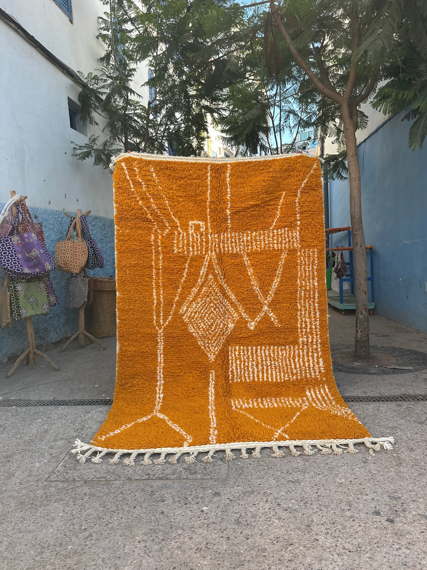 Handmade Beni Ouarain, size 250 x 150 cm || 8.2 x 4.92 ft
