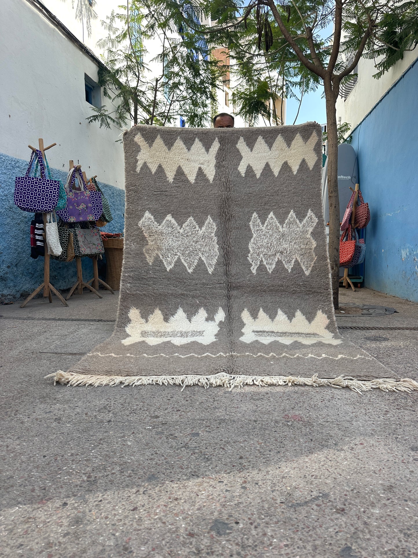 Handmade Beni Ouarain, size 250 x 150 cm || 8.2 x 4.92 ft