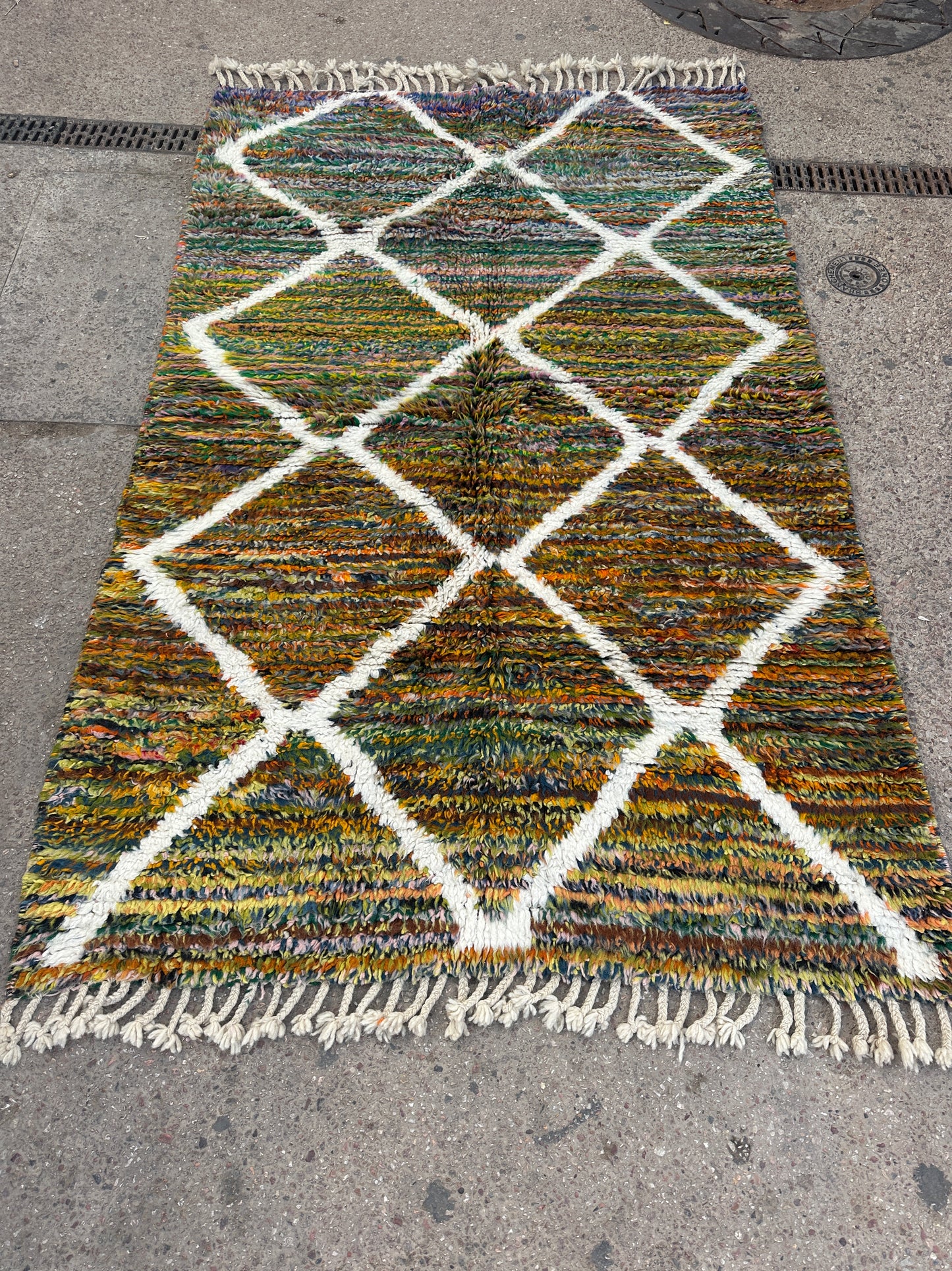 Handmade Beni Ouarain, size 250 x 150 cm || 8.2 x 4.92 ft