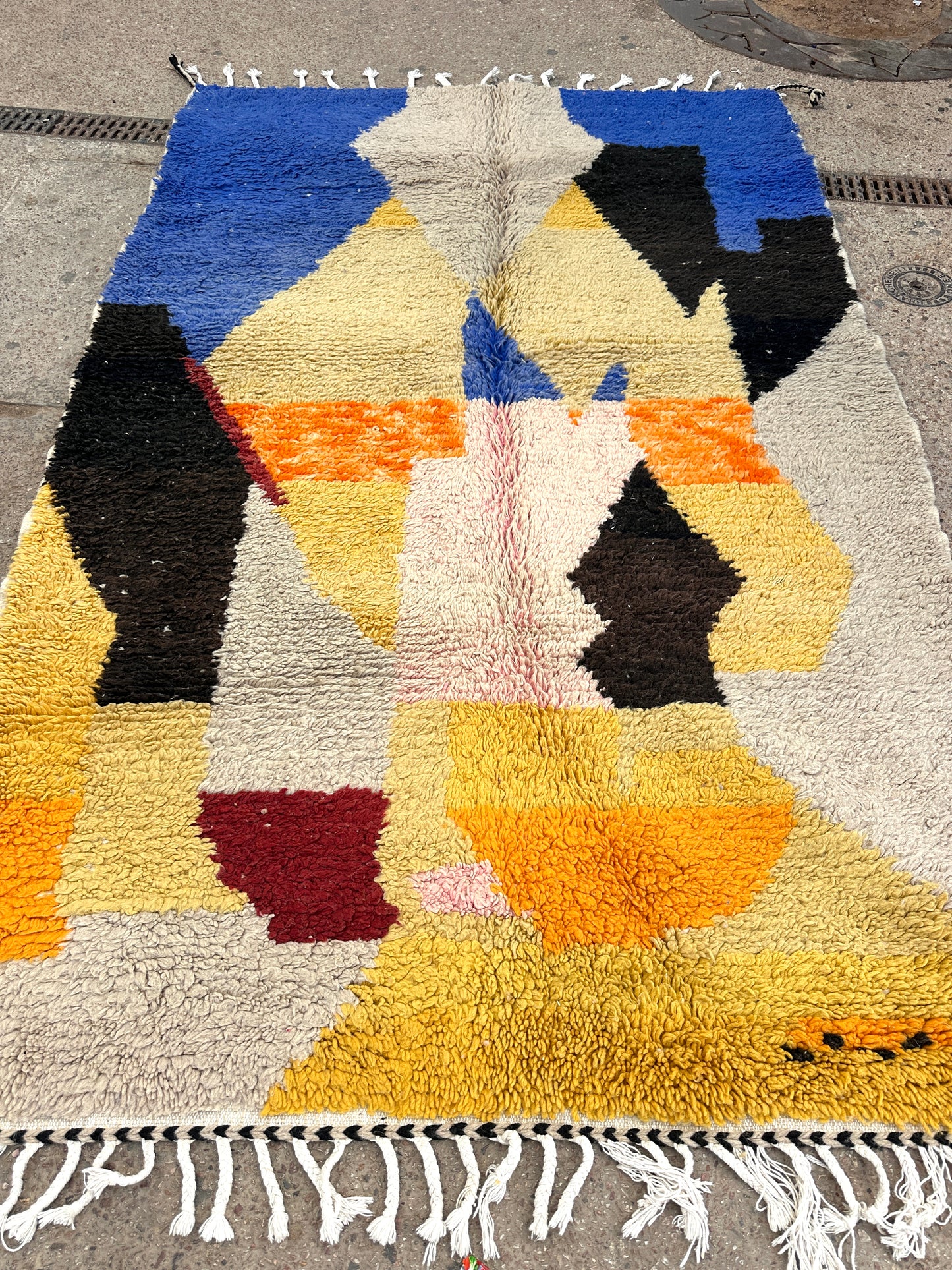 Handmade Beni Ouarain, size 250 x 150 cm || 8.2 x 4.92 ft