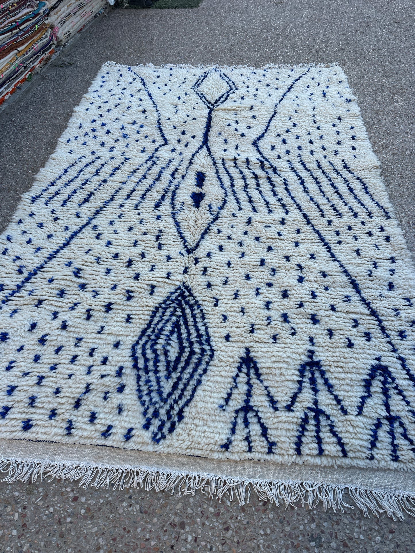 Handmade Azilal Rug, size 250 x 150 cm || 8.2 x 4.92 ft