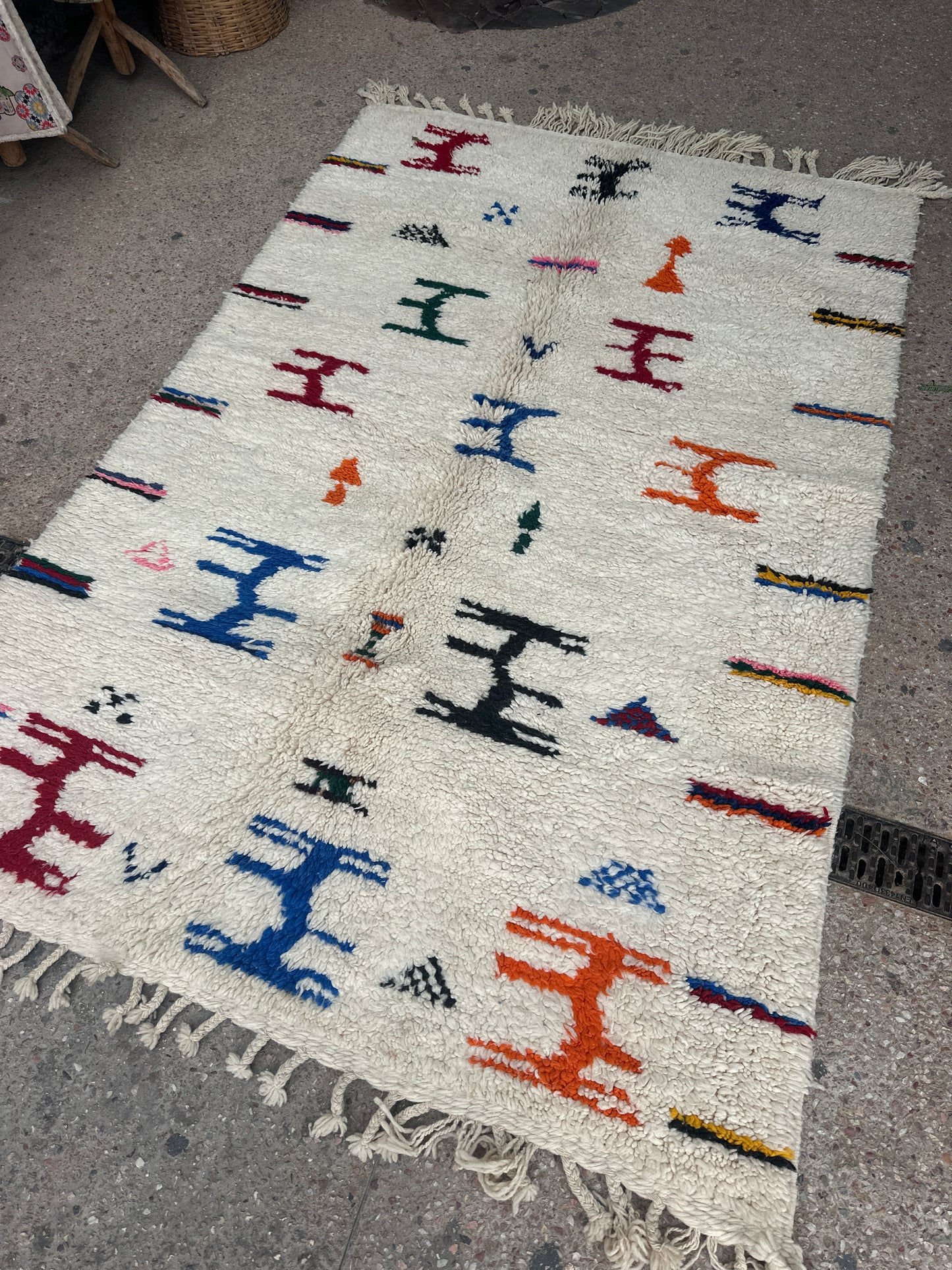 Handmade Beni Ouarain, size 250 x 150 cm || 8.2 x 4.92 ft
