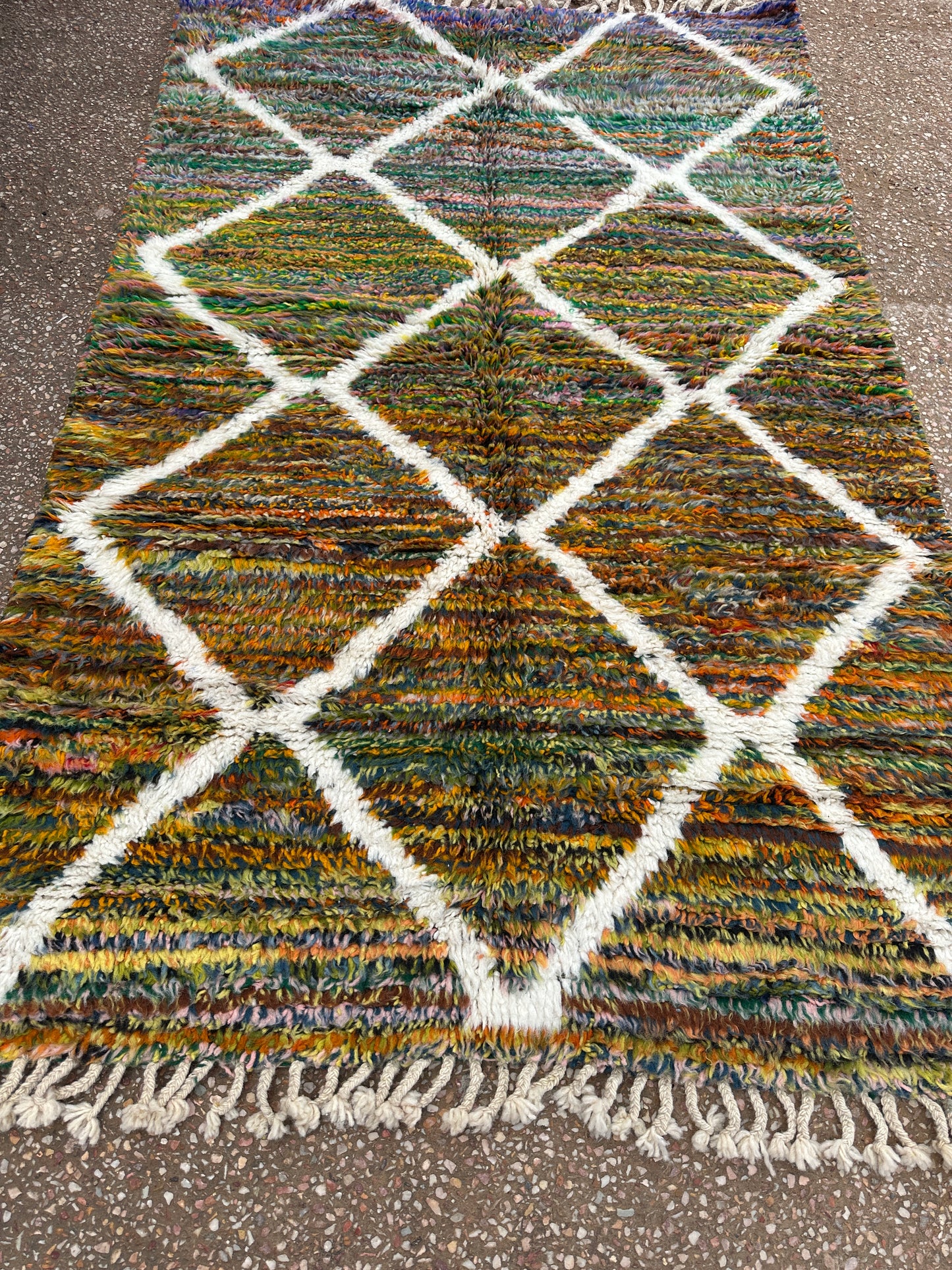 Handmade Azilal Rug, size 250 x 150 cm || 8.2 x 4.92 ft