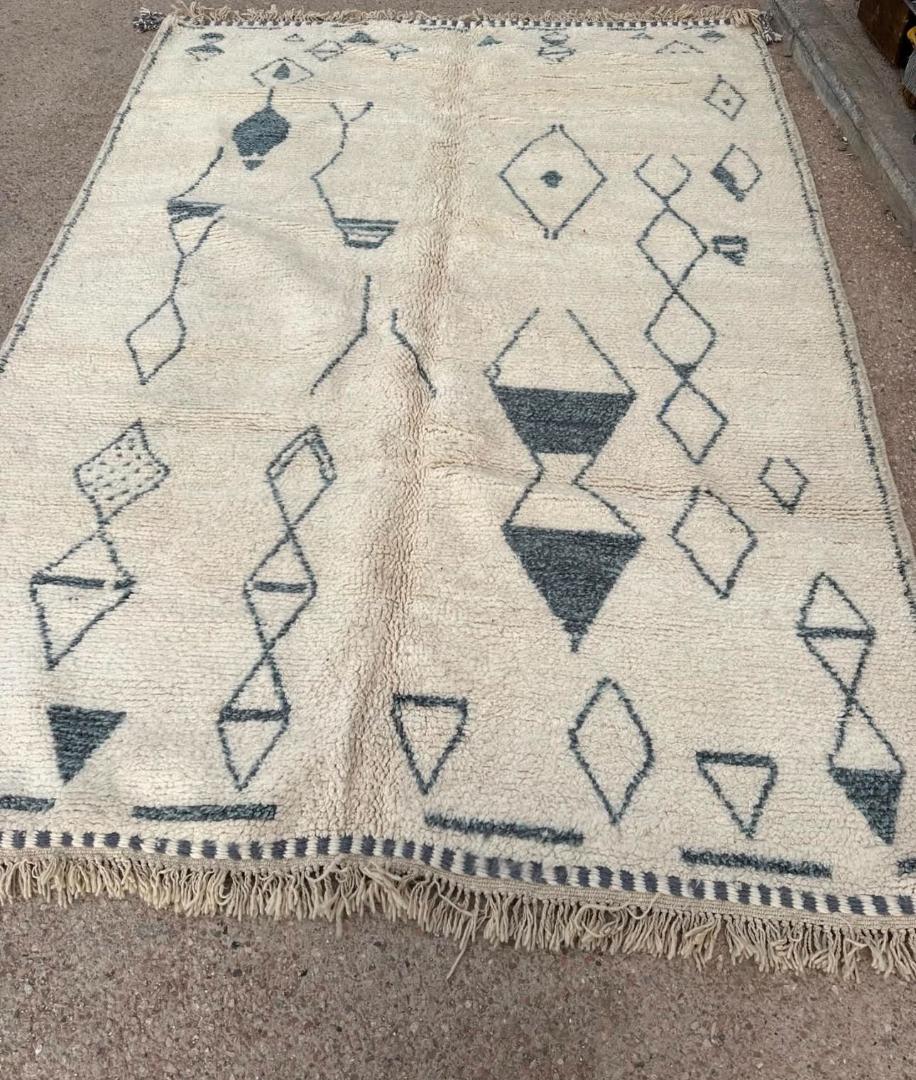 Beni Ouarain Rug size 300 x 200 cm || 9.84 x 6.56 ft