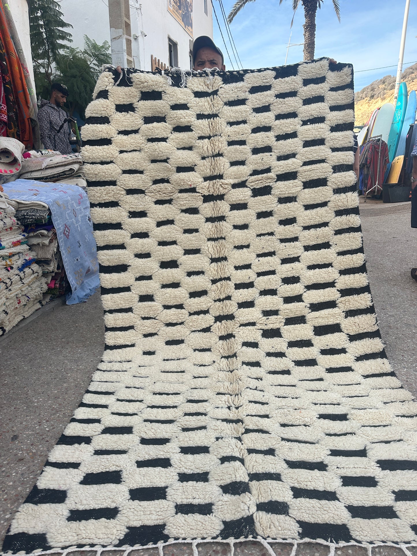 Beni Ouarain Rug size 250 x 150 cm || 8.2 x 4.92 ft