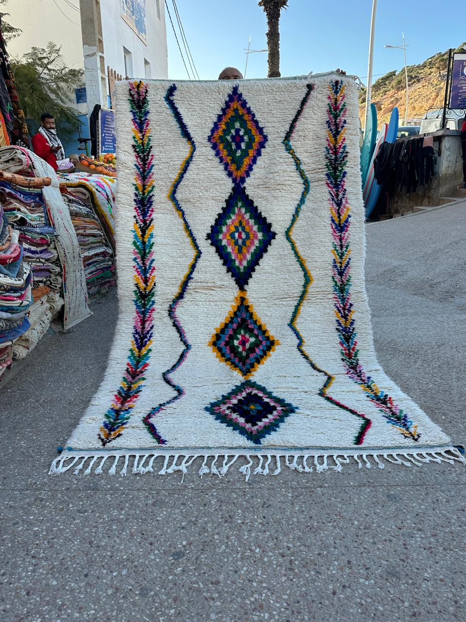 Handmade Azilal Rug, size 250 x 150 cm || 8.2 x 4.92 ft