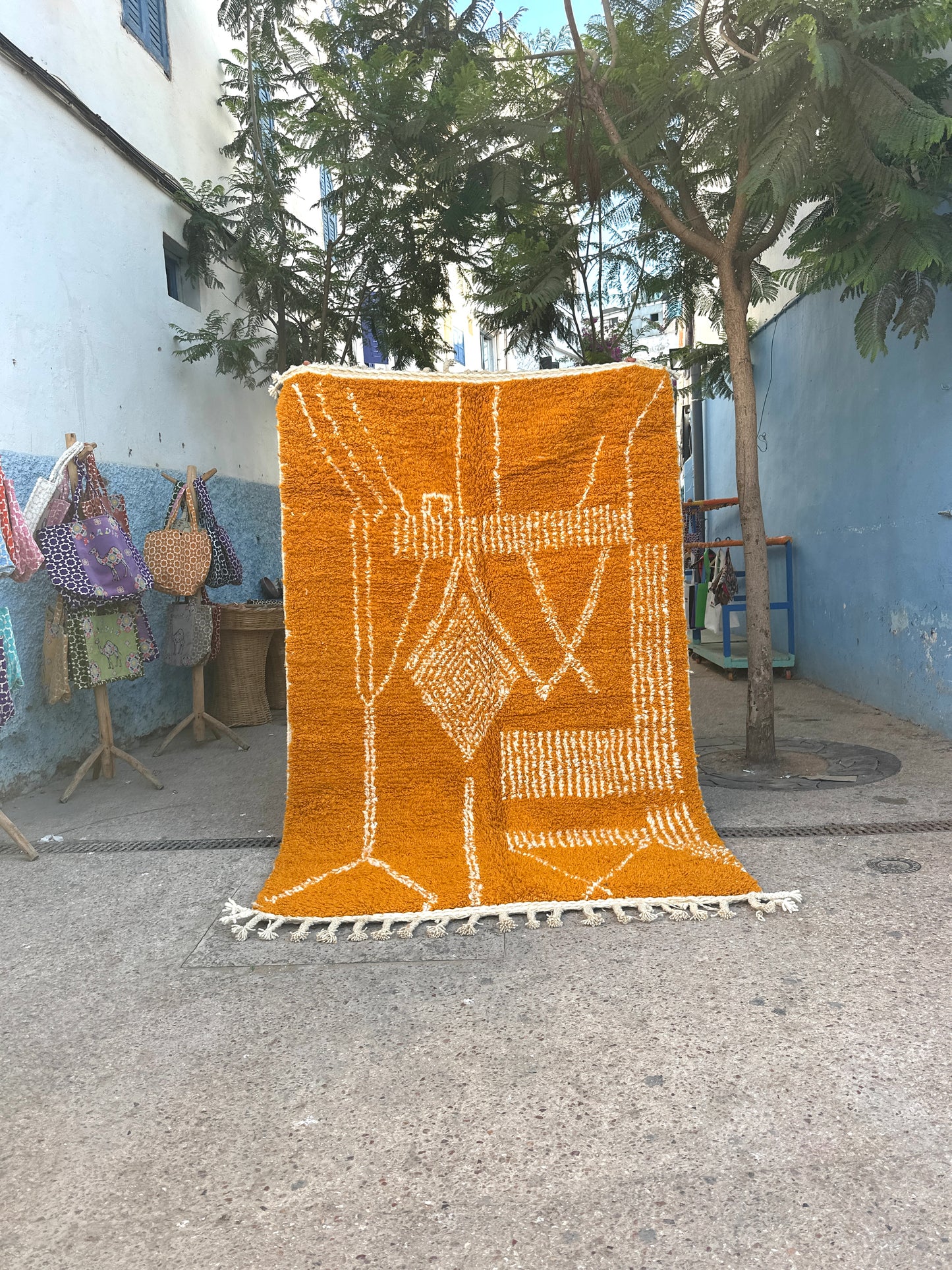 Handmade Beni Ouarain, size 250 x 150 cm || 8.2 x 4.92 ft