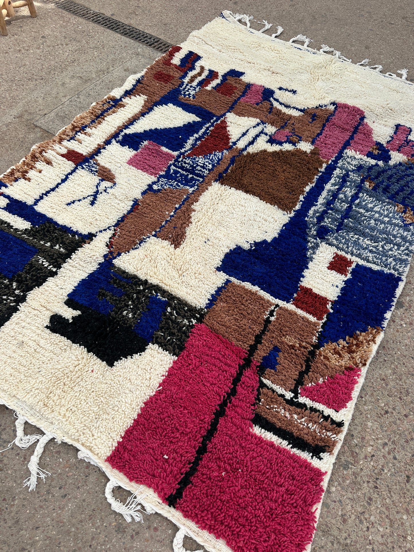 Handmade Beni Ouarain, size 250 x 150 cm || 8.2 x 4.92 ft
