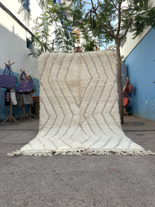 Handmade Beni Ouarain, size 250 x 150 cm || 8.2 x 4.92 ft