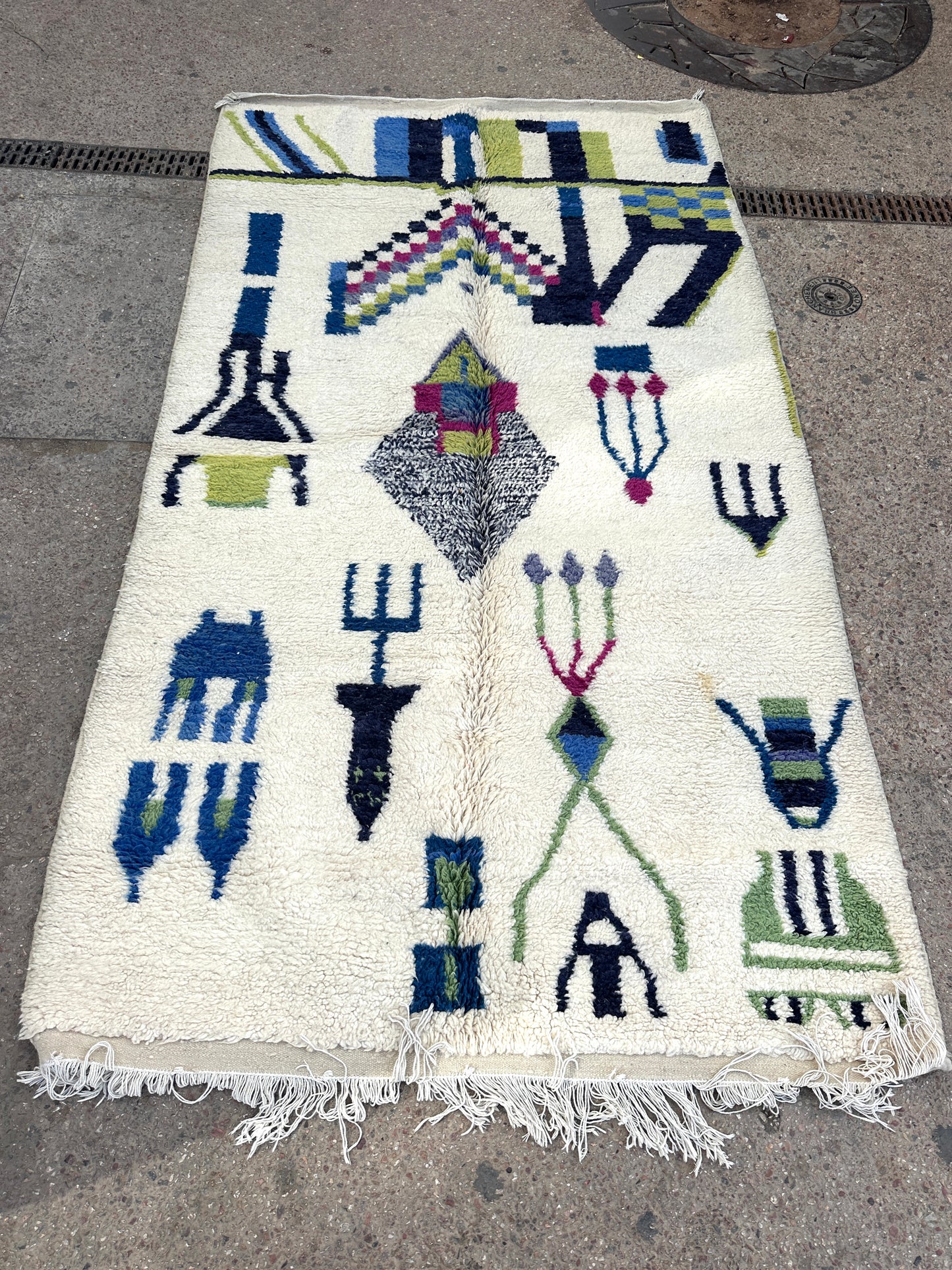 Handmade Beni Ouarain, size 250 x 150 cm || 8.2 x 4.92 ft