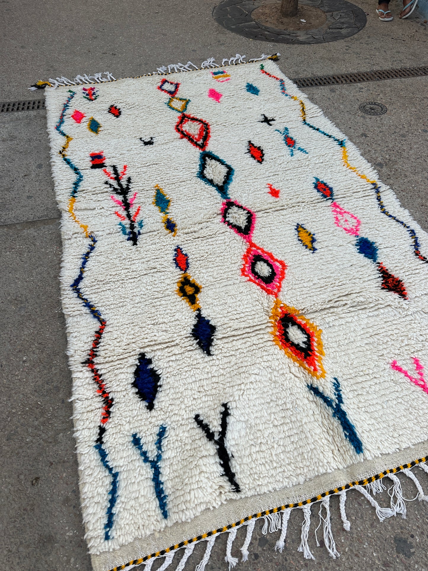 Handmade Azilal Rug, size 250 x 150 cm || 8.2 x 4.92 ft
