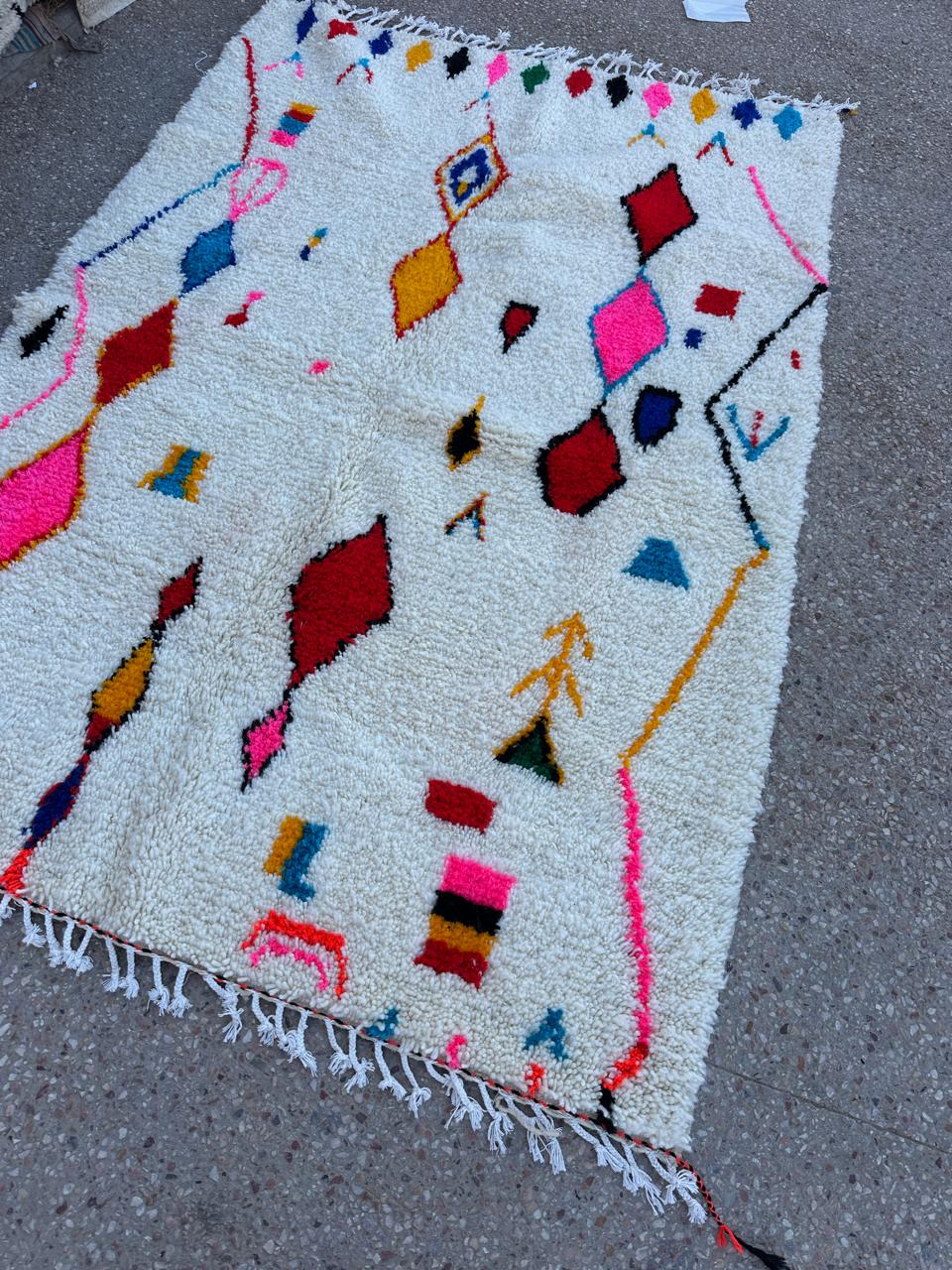 Handmade Azilal Rug, size 250 x 150 cm || 8.2 x 4.92 ft
