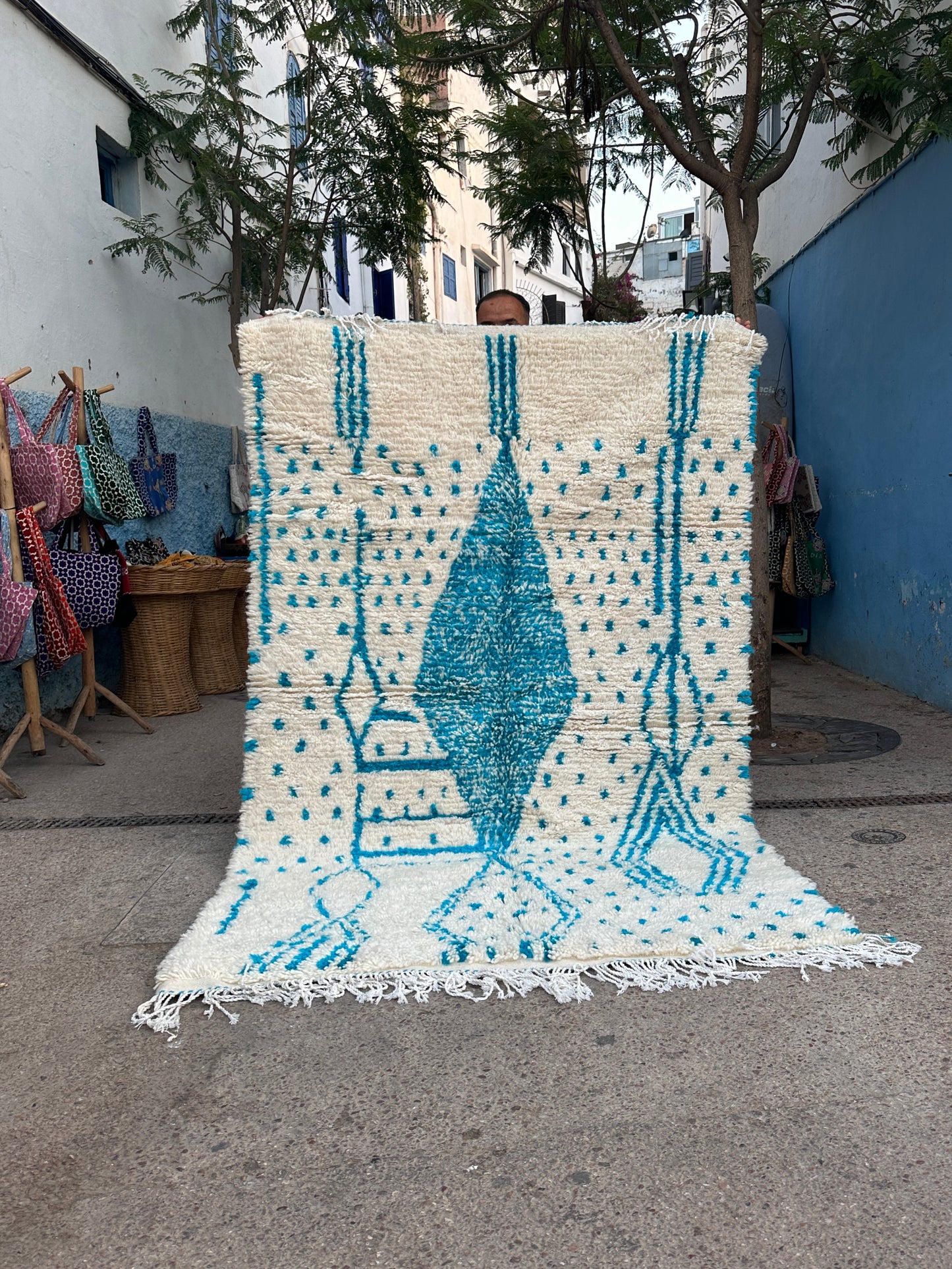 Handmade Azilal Rug, size 250 x 150 cm || 8.2 x 4.92 ft