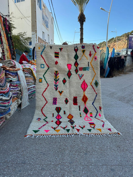 Handmade Azilal Rug, size 250 x 150 cm || 8.2 x 4.92 ft