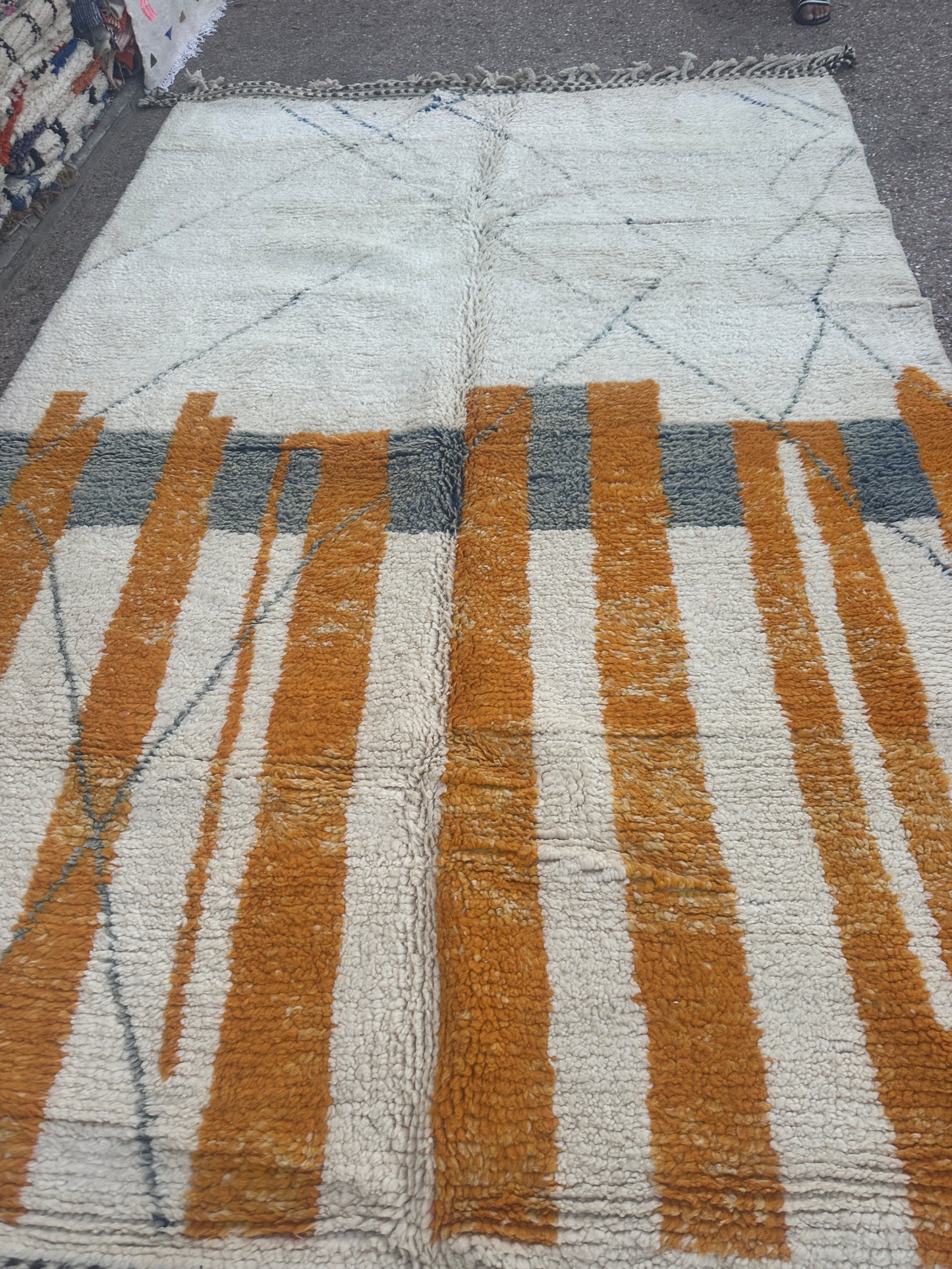 Beni Ouarain Rug size 300 x 200 cm || 9.84 x 6.56 ft