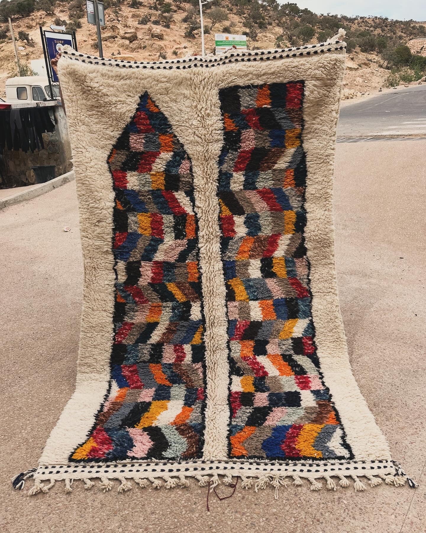 Beni Ouarain Rug size 250 x 150 cm || 8.2 x 4.92 ft