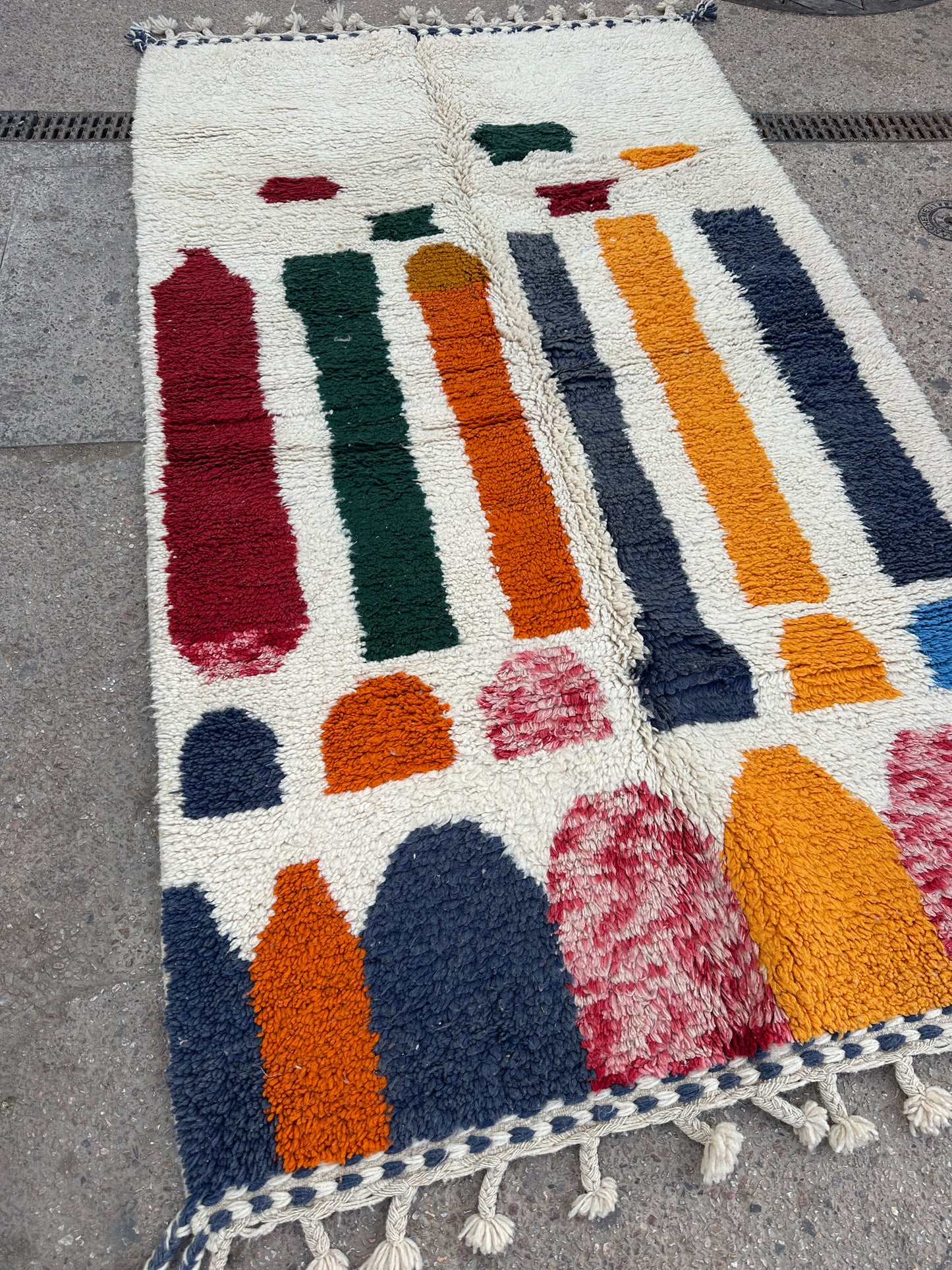 Handmade Beni Ouarain, size 250 x 150 cm || 8.2 x 4.92 ft
