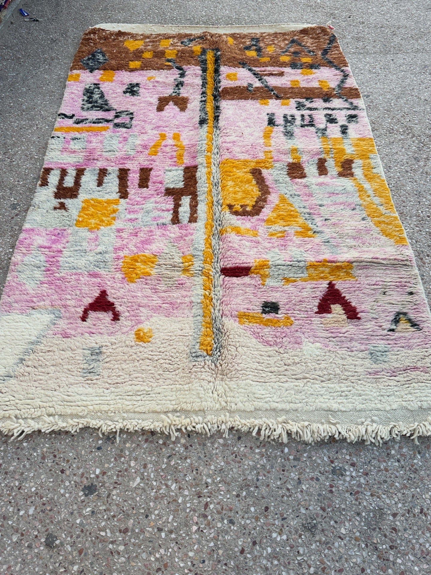 Handmade Azilal Rug, size 250 x 150 cm || 8.2 x 4.92 ft