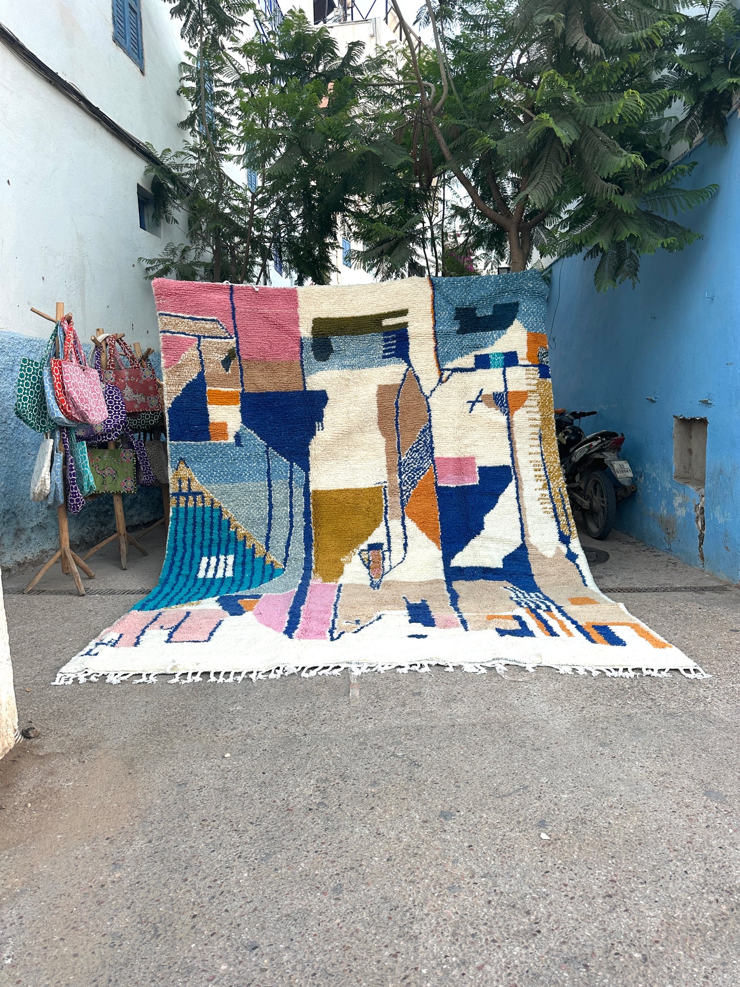 Handmade Beni Ouarain, size 350 x 250 cm ||
