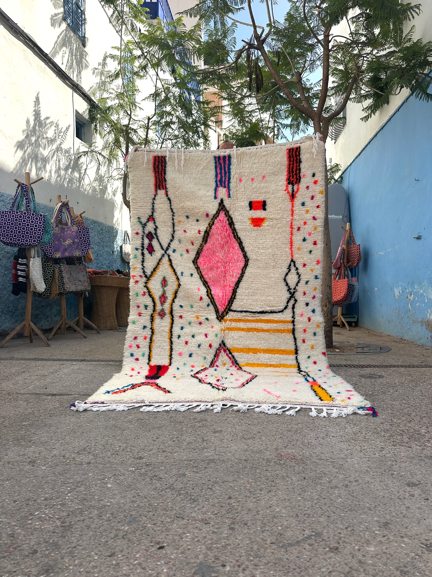 Handmade Azilal Rug, size 250 x 150 cm || 8.2 x 4.92 ft