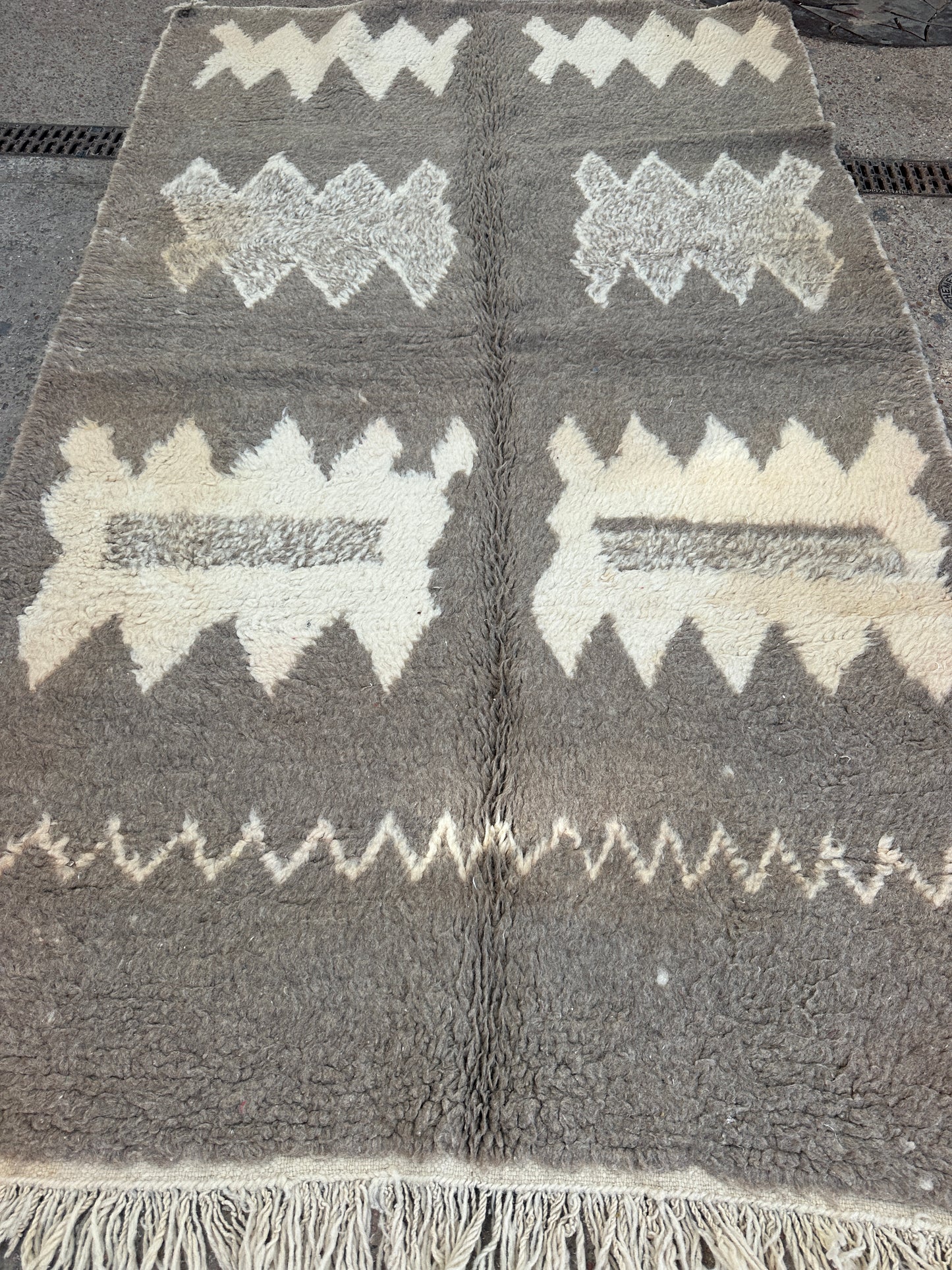 Handmade Beni Ouarain, size 250 x 150 cm || 8.2 x 4.92 ft
