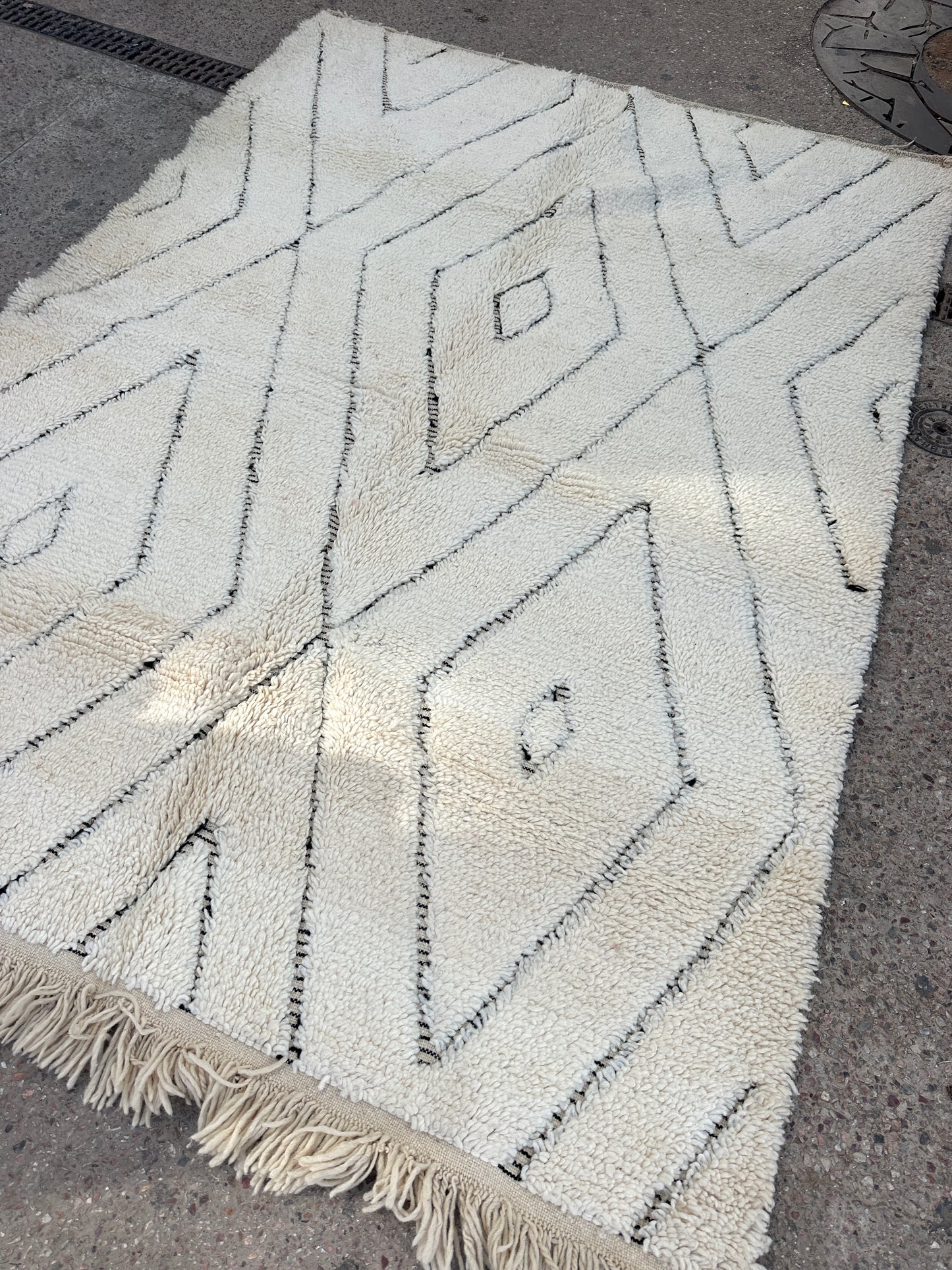 Handmade Beni Ouarain, size 250 x 150 cm || 8.2 x 4.92 ft